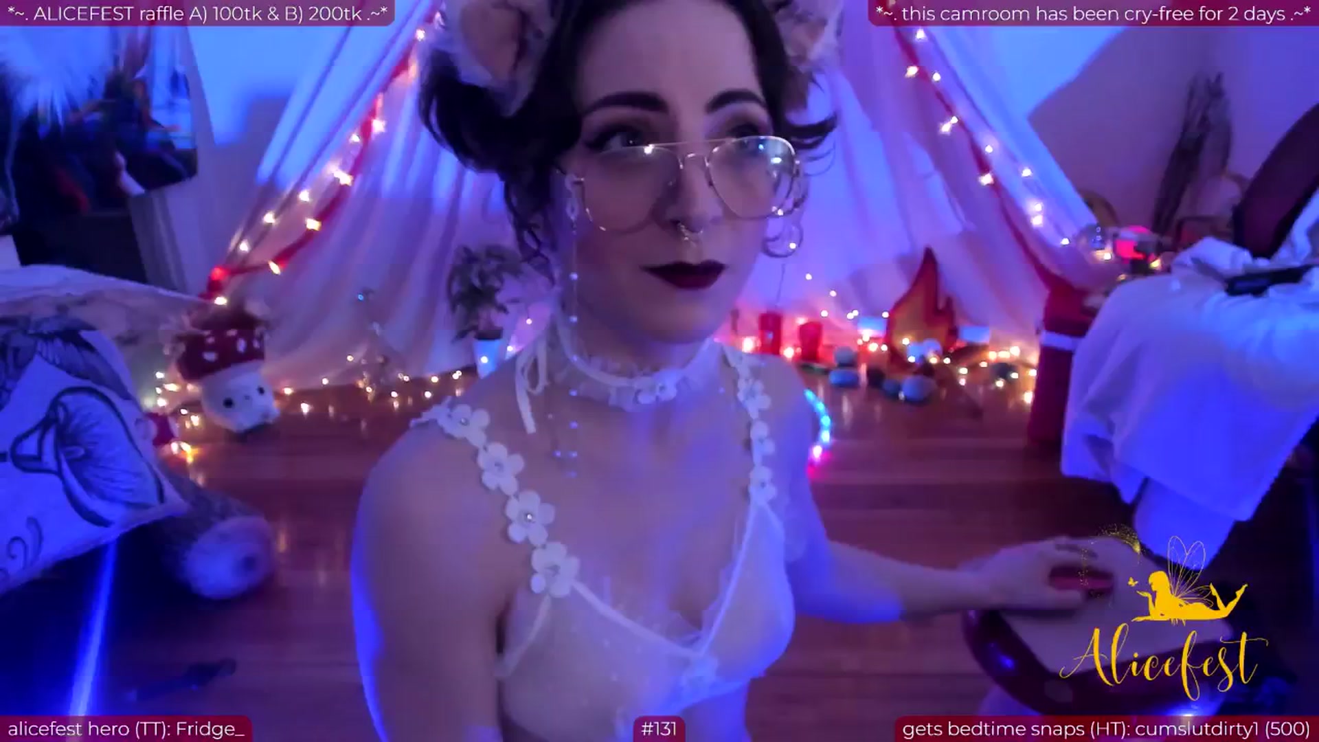 Gallery image thumbnail from aliceisonfire's myfreecams stream on, 06/15/2024, 07:12 image 1 of 20