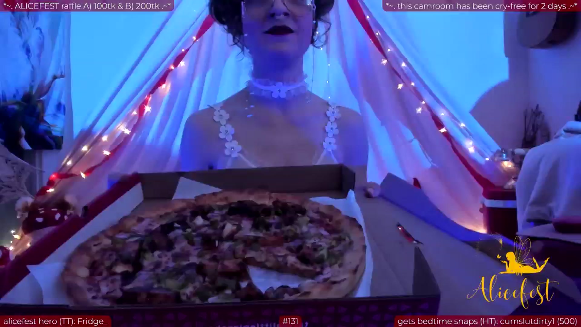 Gallery image thumbnail from aliceisonfire's myfreecams stream on, 06/15/2024, 07:12 image 10 of 20