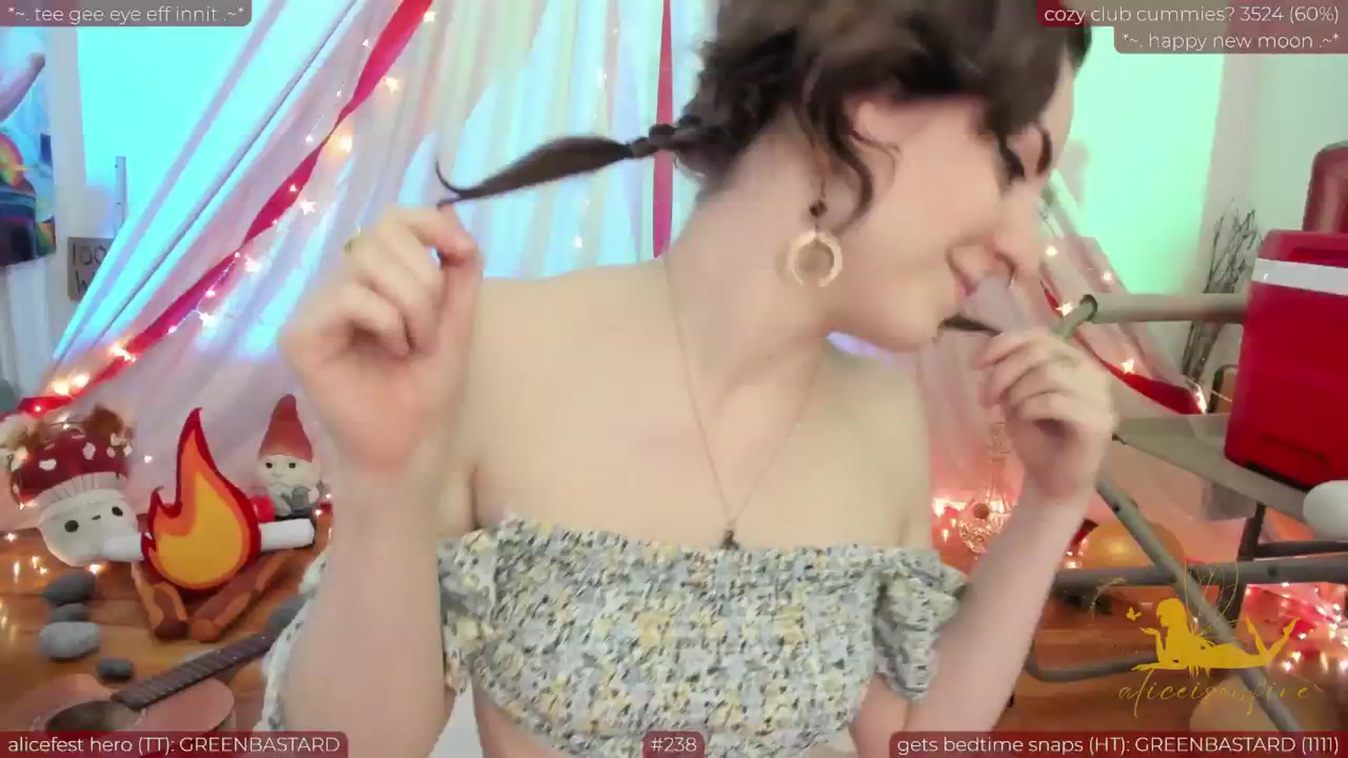 Gallery image thumbnail from aliceisonfire's myfreecams stream on, 07/06/2024, 08:18 image 15 of 20