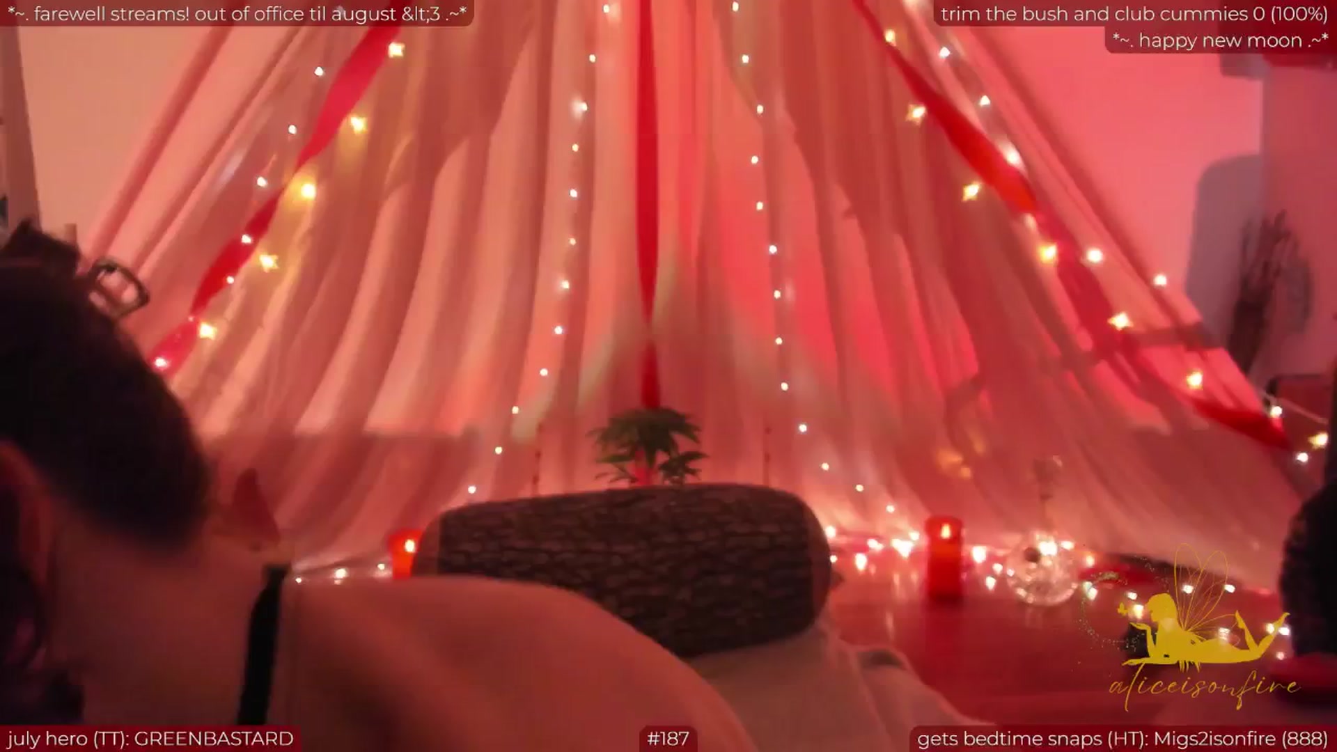 Gallery image thumbnail from aliceisonfire's myfreecams stream on, 07/07/2024, 13:32 image 11 of 20