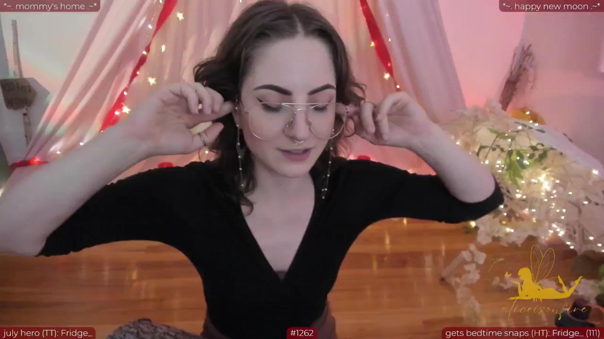 Gallery image thumbnail from aliceisonfire's myfreecams stream on, 08/07/2024, 03:28 image 12 of 20
