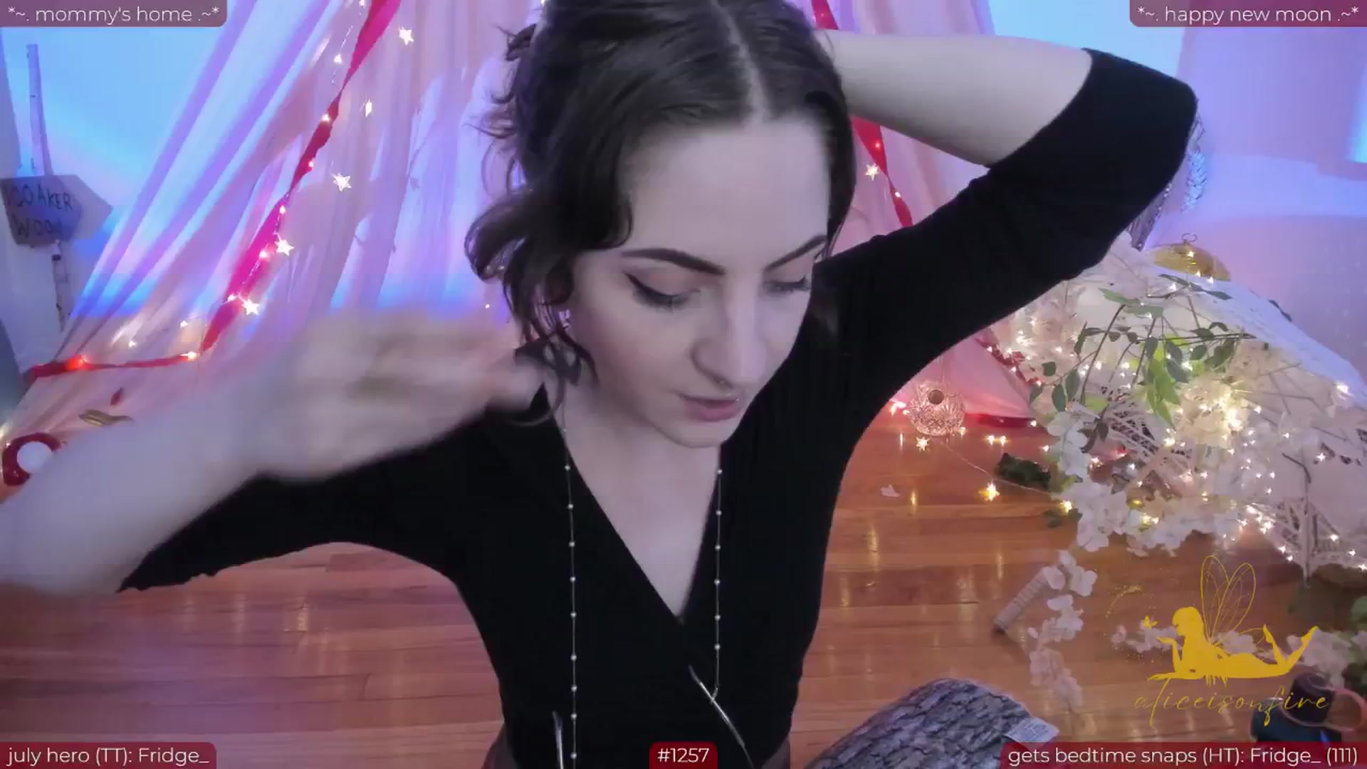 Gallery image thumbnail from aliceisonfire's myfreecams stream on, 08/07/2024, 03:28 image 13 of 20