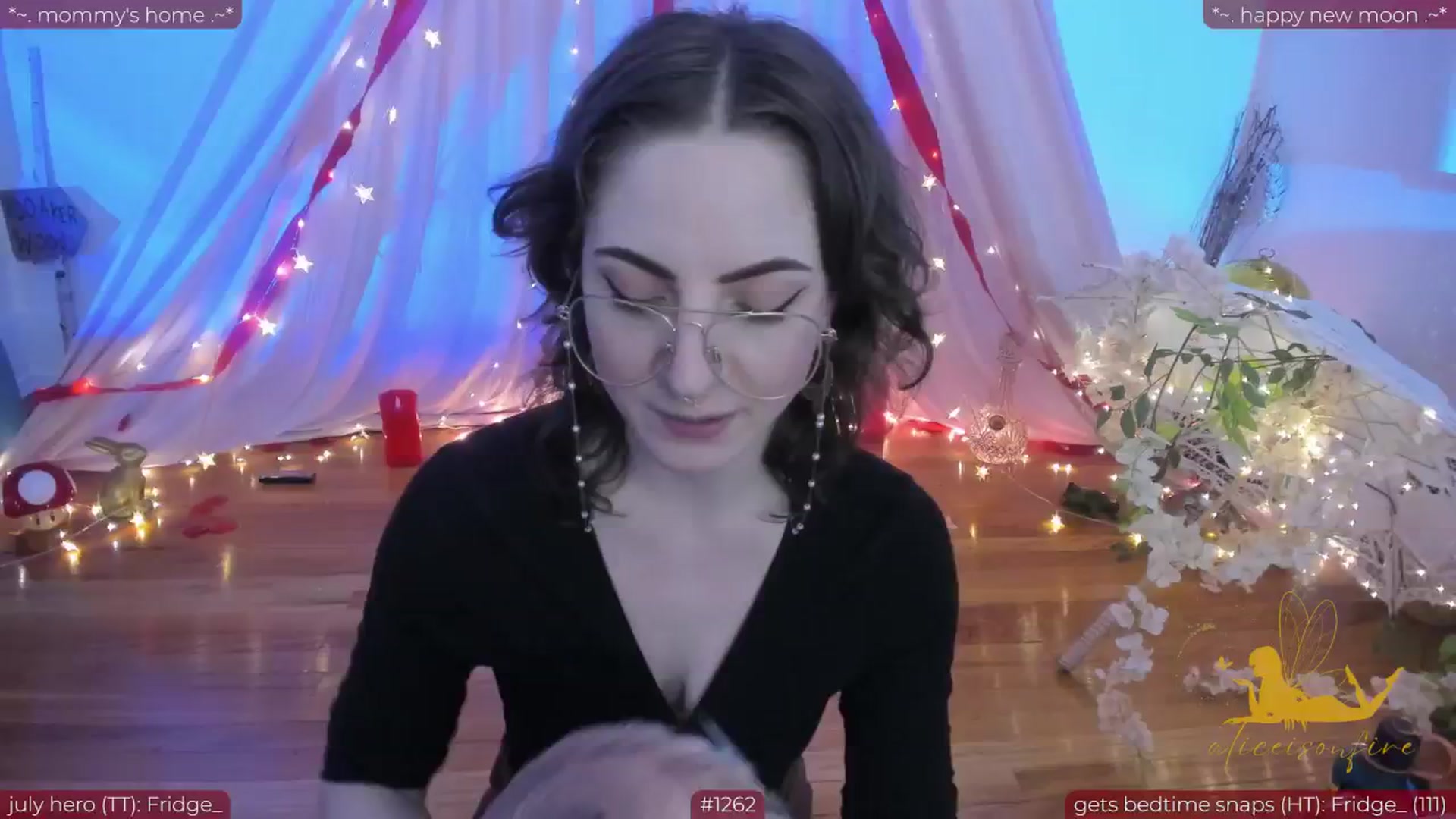Gallery image thumbnail from aliceisonfire's myfreecams stream on, 08/07/2024, 03:28 image 11 of 20