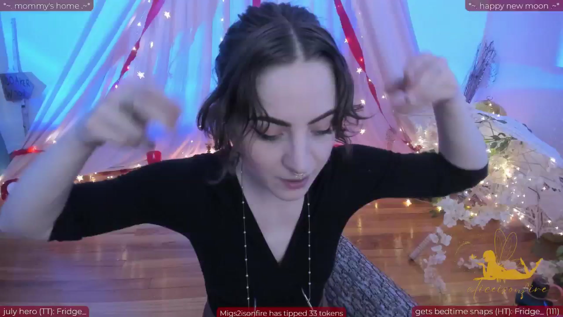 Gallery image thumbnail from aliceisonfire's myfreecams stream on, 08/07/2024, 03:28 image 14 of 20