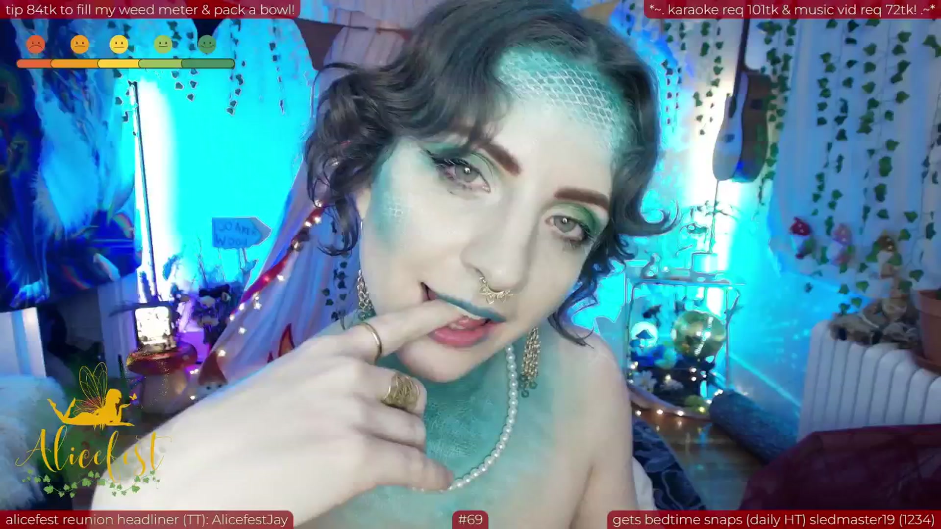 Gallery image thumbnail from aliceisonfire's myfreecams stream on, 06/19/2025, 09:37 image 10 of 20