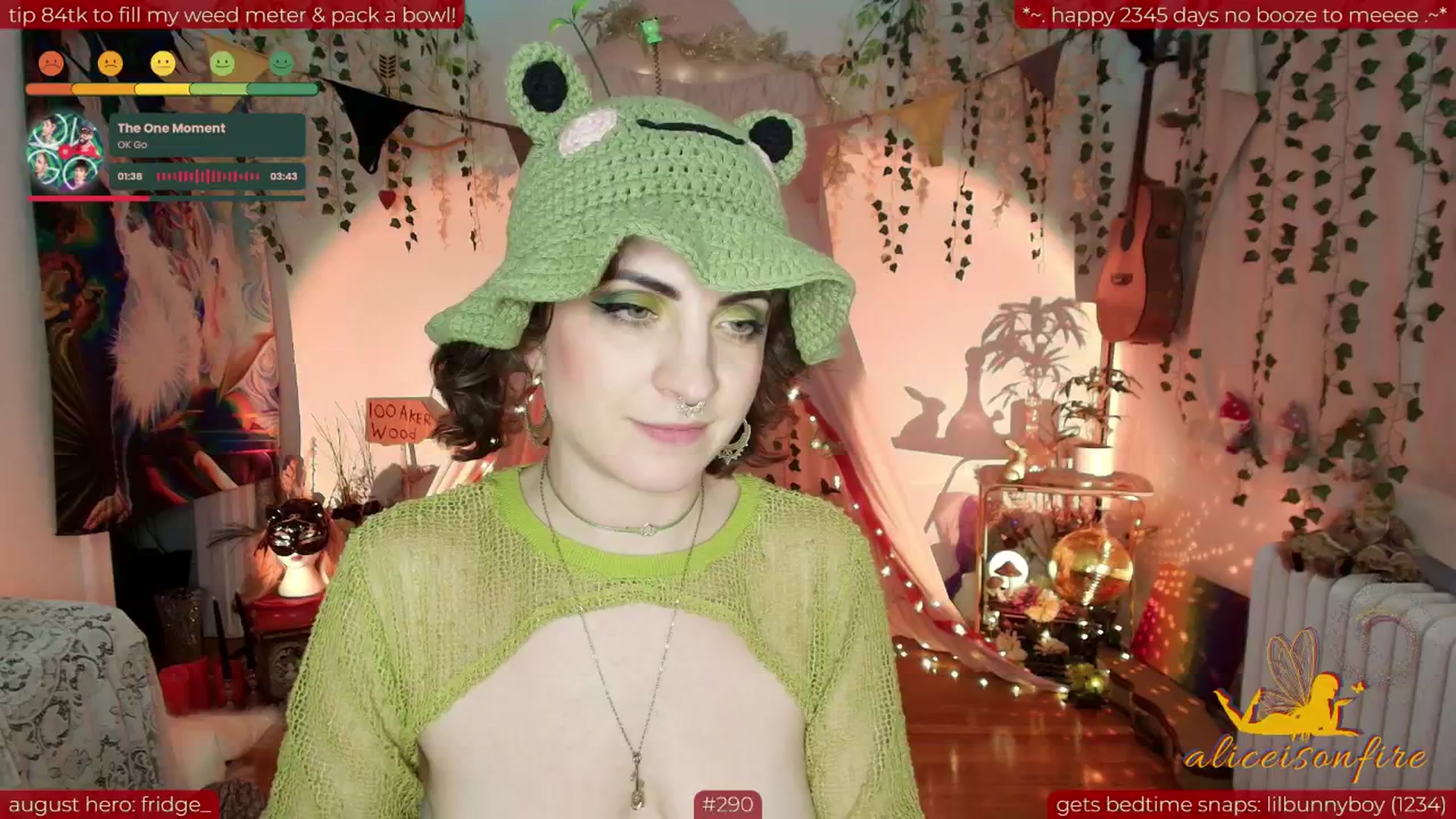 Gallery image thumbnail from aliceisonfire's myfreecams stream on, 08/12/2025, 10:59 image 3 of 20