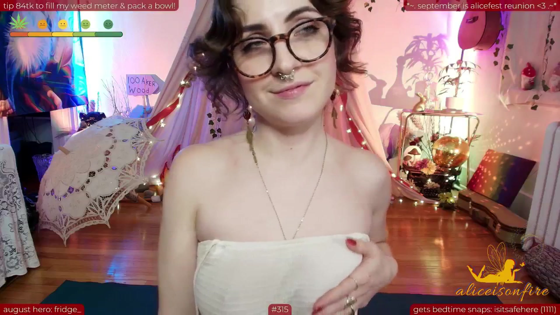 Gallery image thumbnail from aliceisonfire's myfreecams stream on, 08/25/2025, 10:27 image 14 of 20