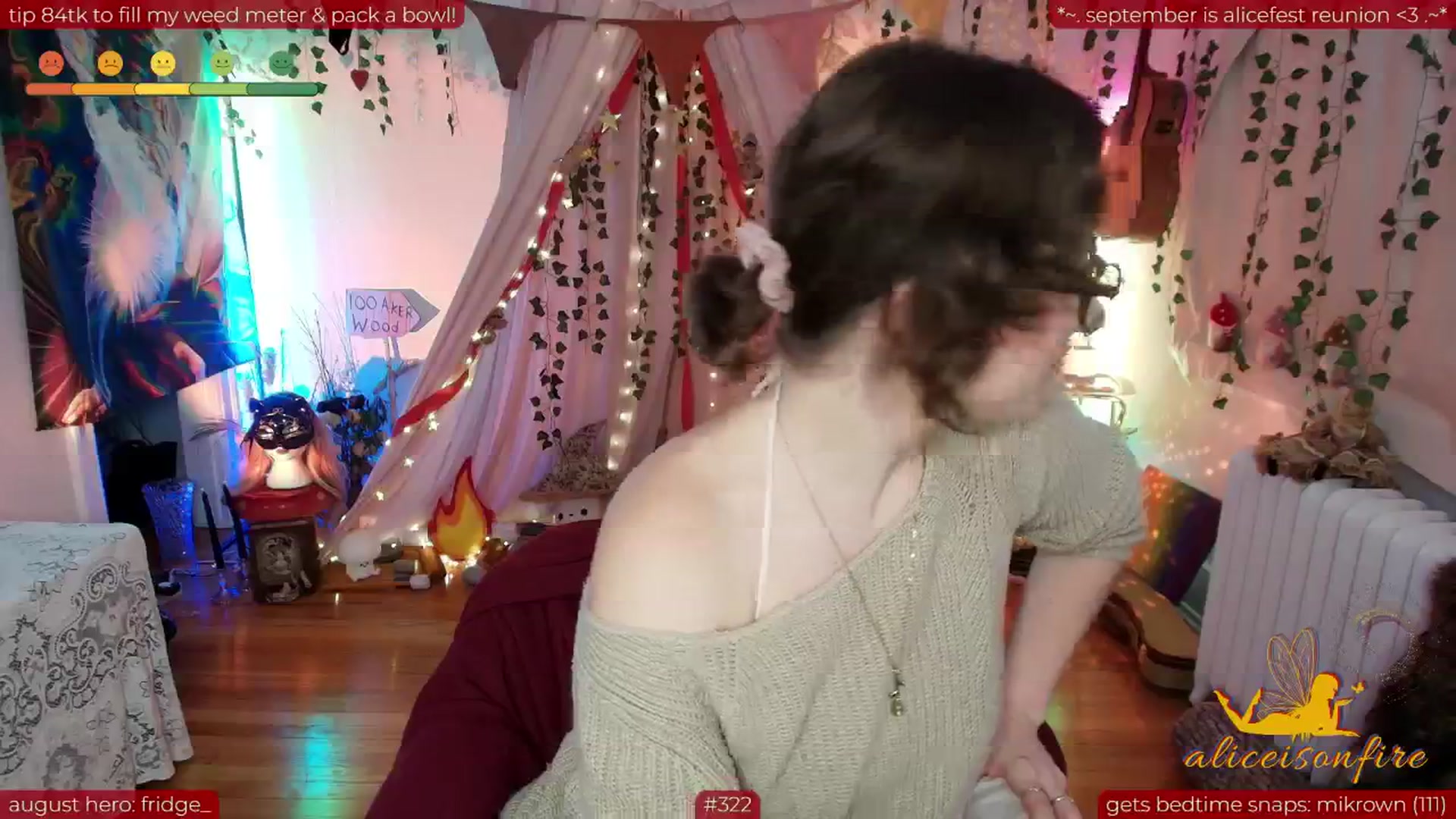 Gallery image thumbnail from aliceisonfire's myfreecams stream on, 08/25/2025, 10:27 image 3 of 20
