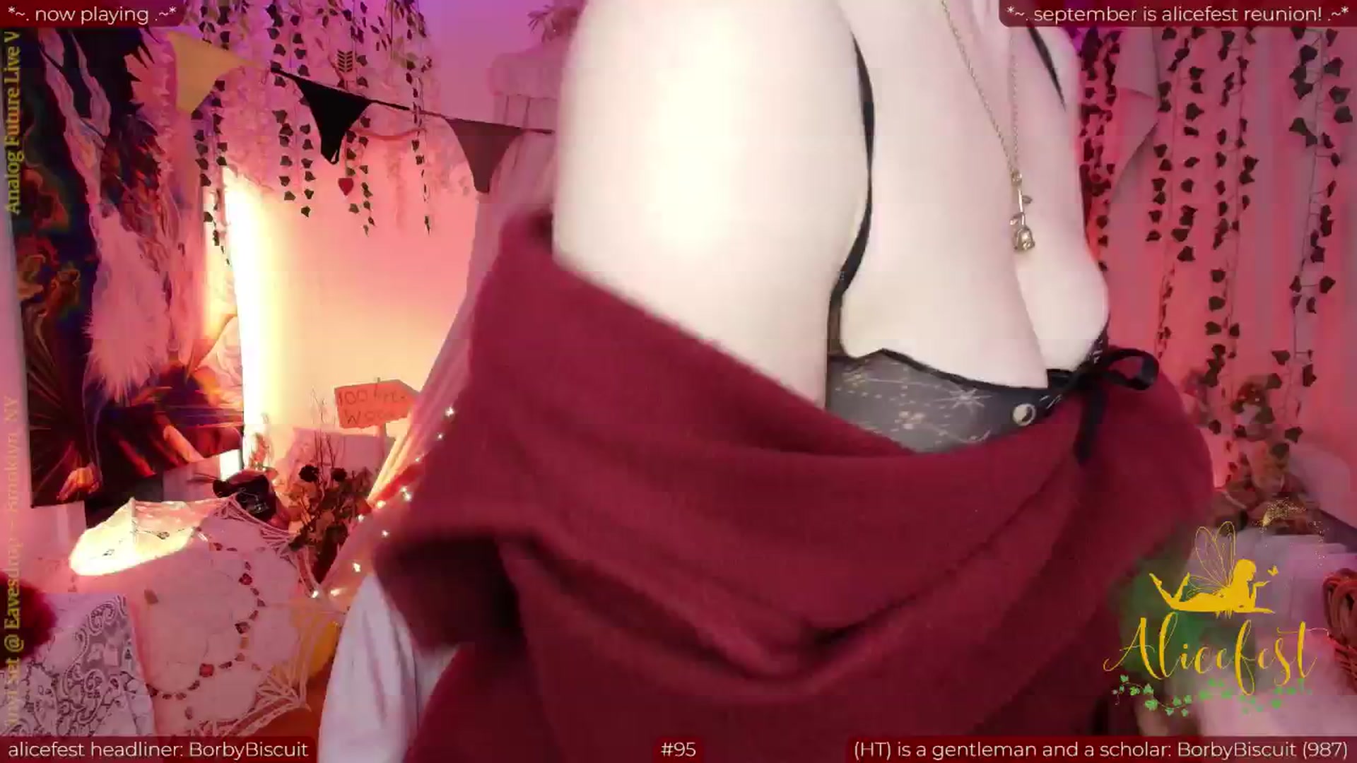 Gallery image thumbnail from aliceisonfire's myfreecams stream on, 09/29/2025, 10:16 image 17 of 20