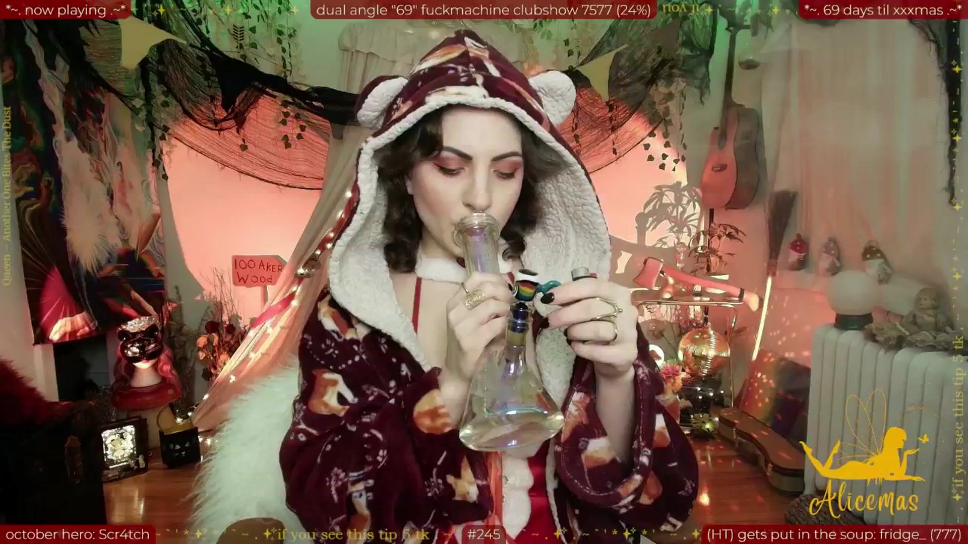 Gallery image thumbnail from aliceisonfire's myfreecams stream on, 10/18/2025, 10:00 image 10 of 20