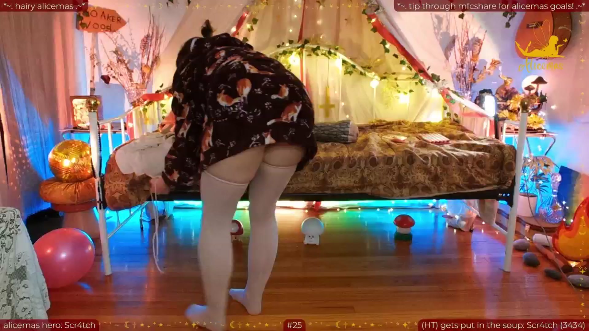 Gallery image thumbnail from aliceisonfire's myfreecams stream on, 12/15/2025, 17:55 image 7 of 20