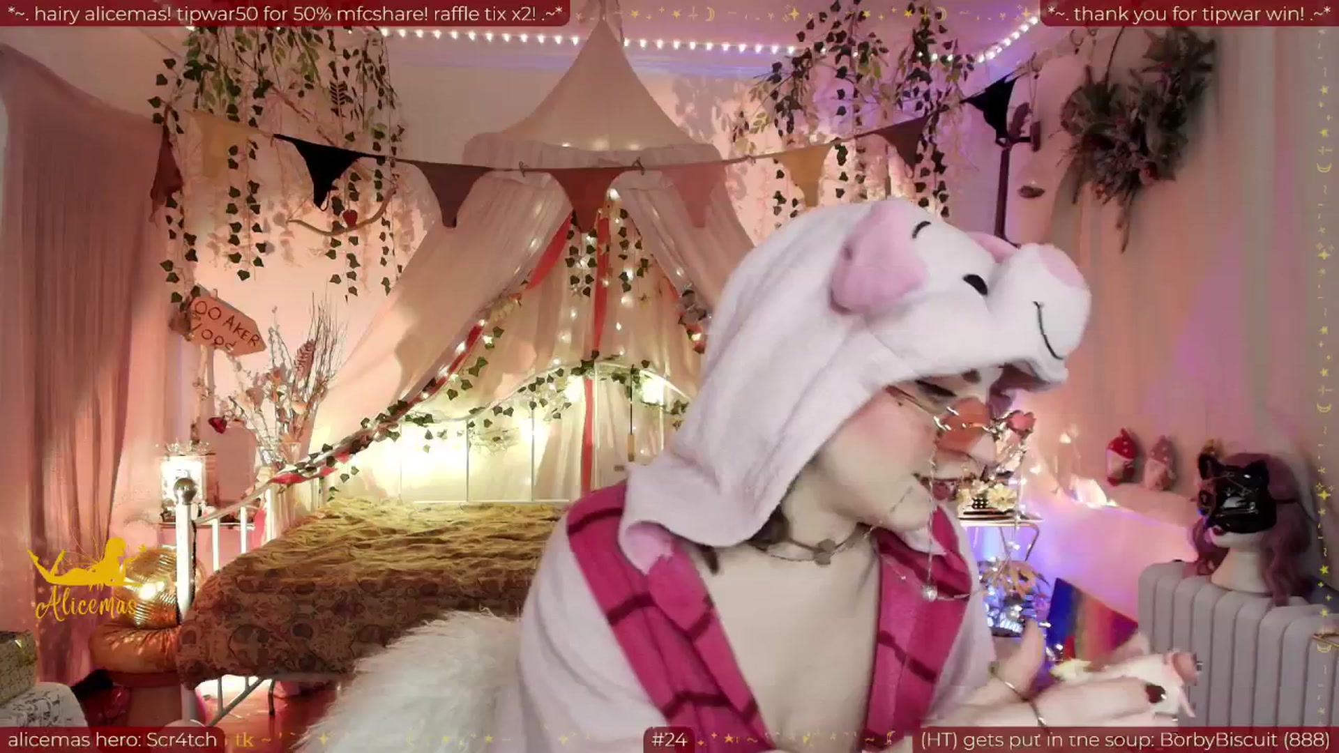 Gallery image thumbnail from aliceisonfire's myfreecams stream on, 12/23/2025, 07:55 image 17 of 20