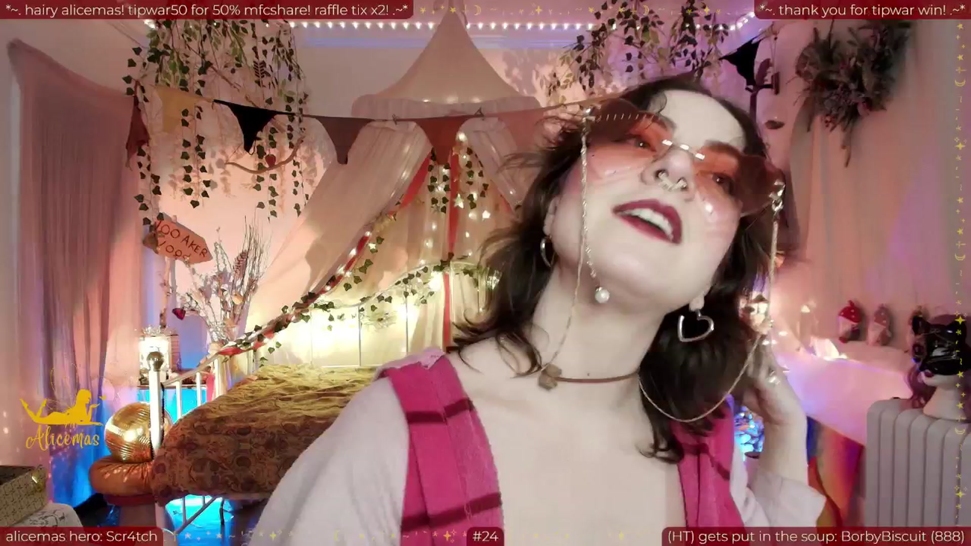 Gallery image thumbnail from aliceisonfire's myfreecams stream on, 12/23/2025, 12:15 image 17 of 20