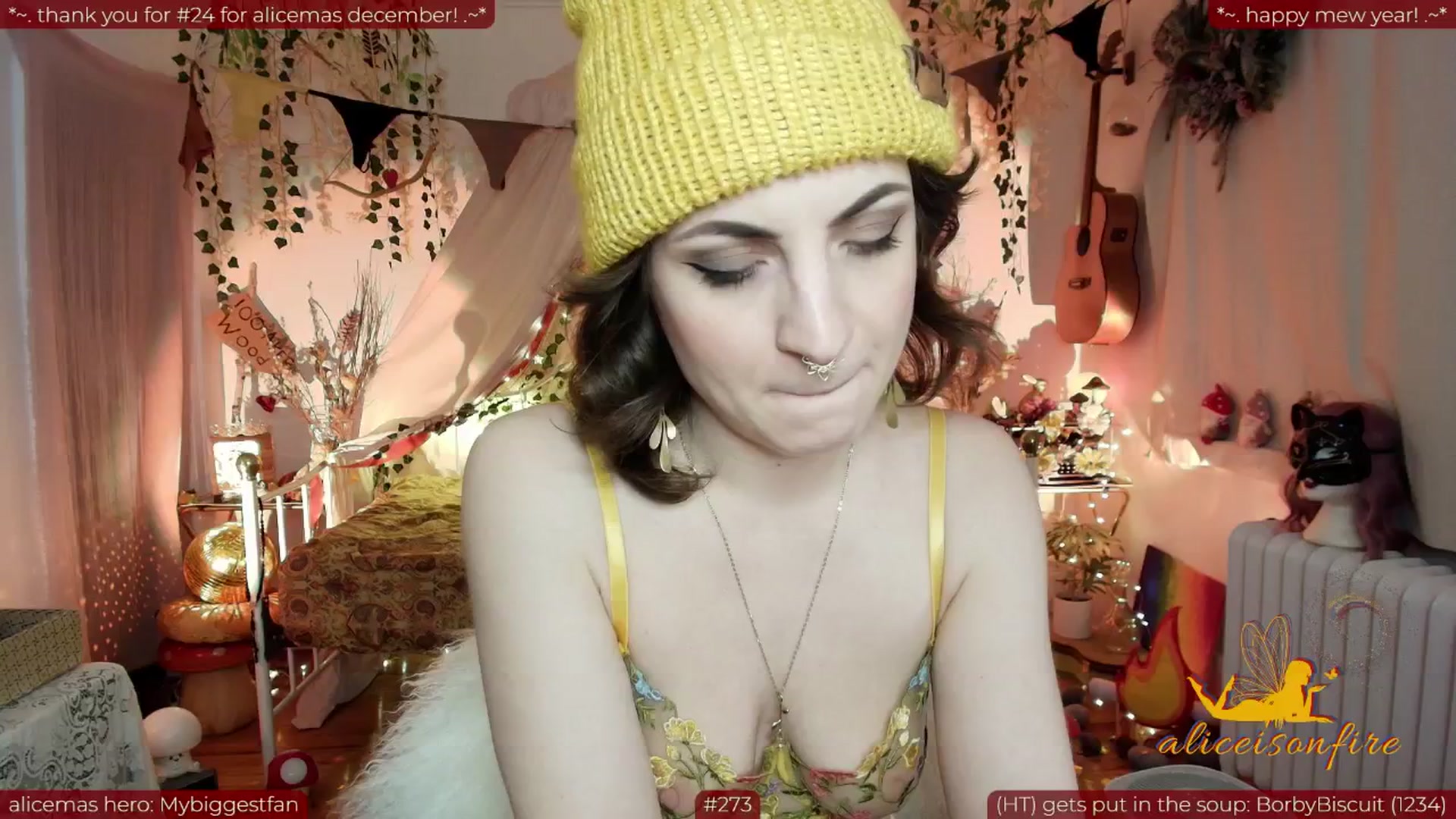 Gallery image thumbnail from aliceisonfire's myfreecams stream on, 01/05/2026, 10:55 image 10 of 20