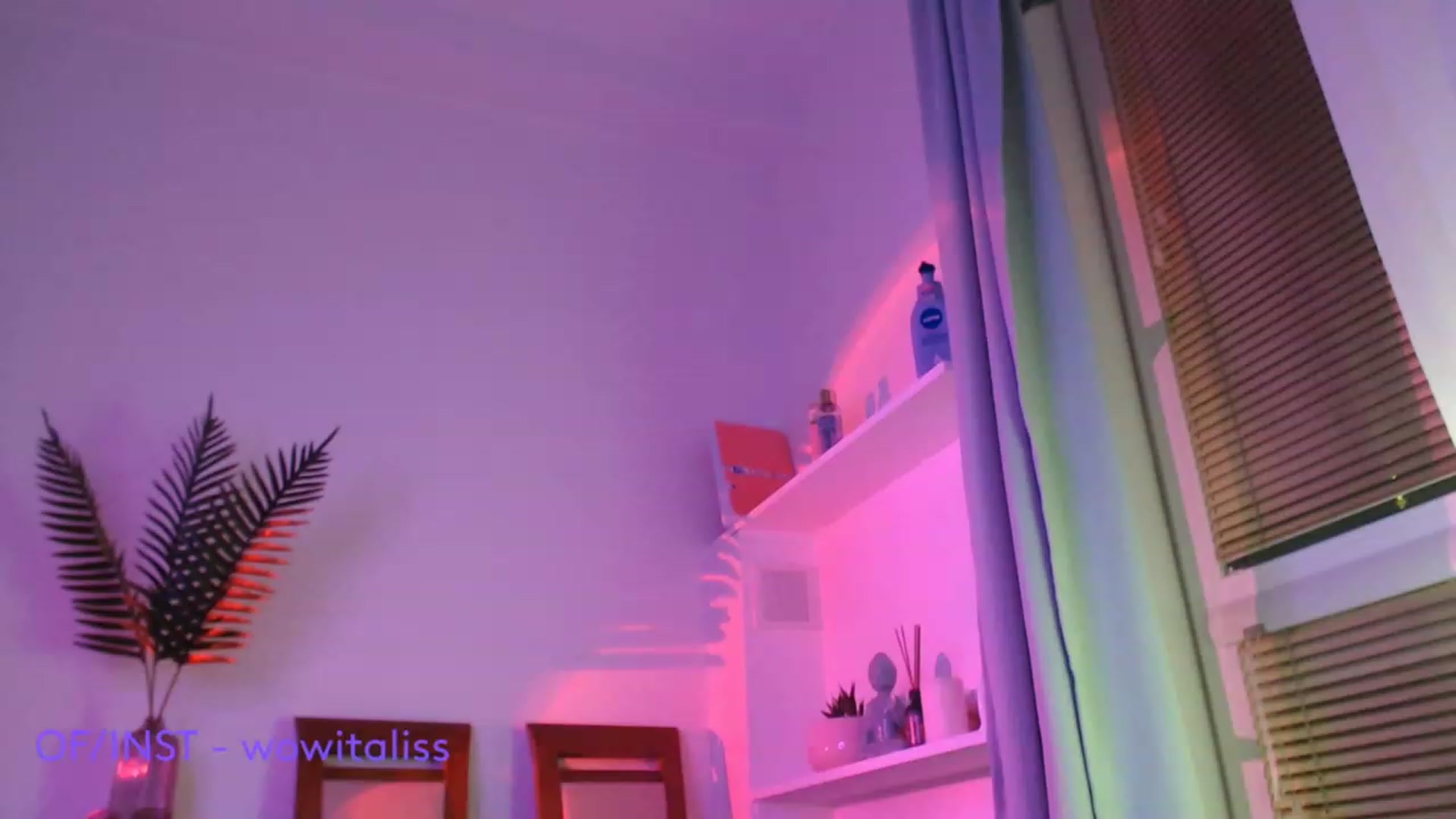 Gallery image thumbnail from alisswow's myfreecams stream on, 12/26/2022, 18:07 image 20 of 20