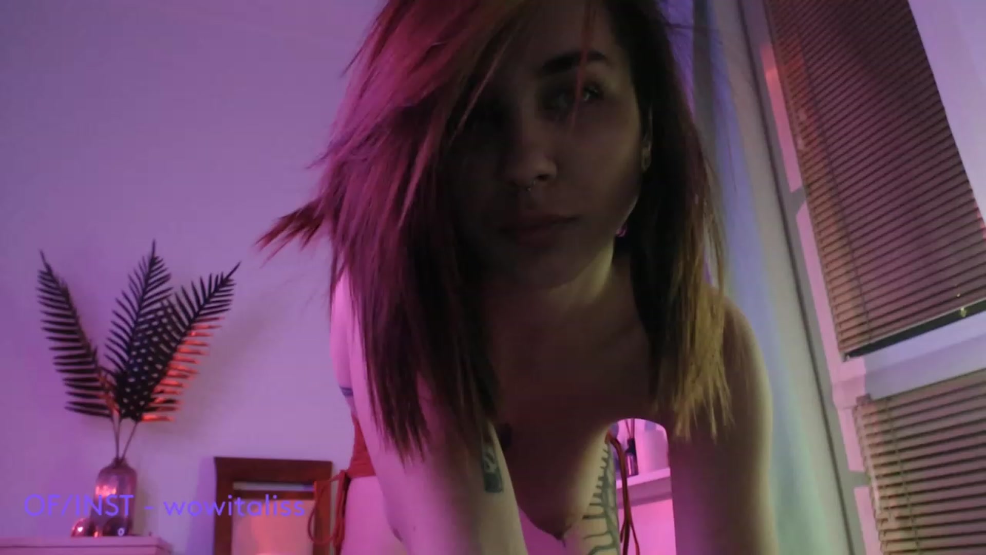 Gallery image thumbnail from alisswow's myfreecams stream on, 12/26/2022, 18:07 image 11 of 20