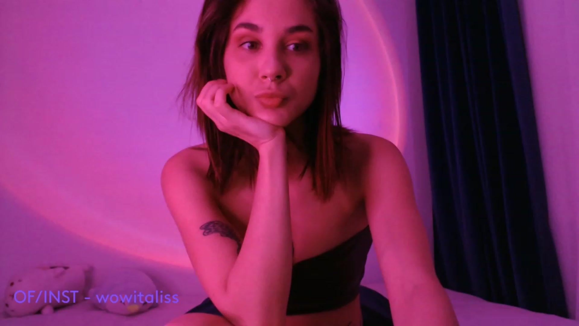 Gallery image thumbnail from alisswow's myfreecams stream on, 01/15/2023, 17:20 image 15 of 20
