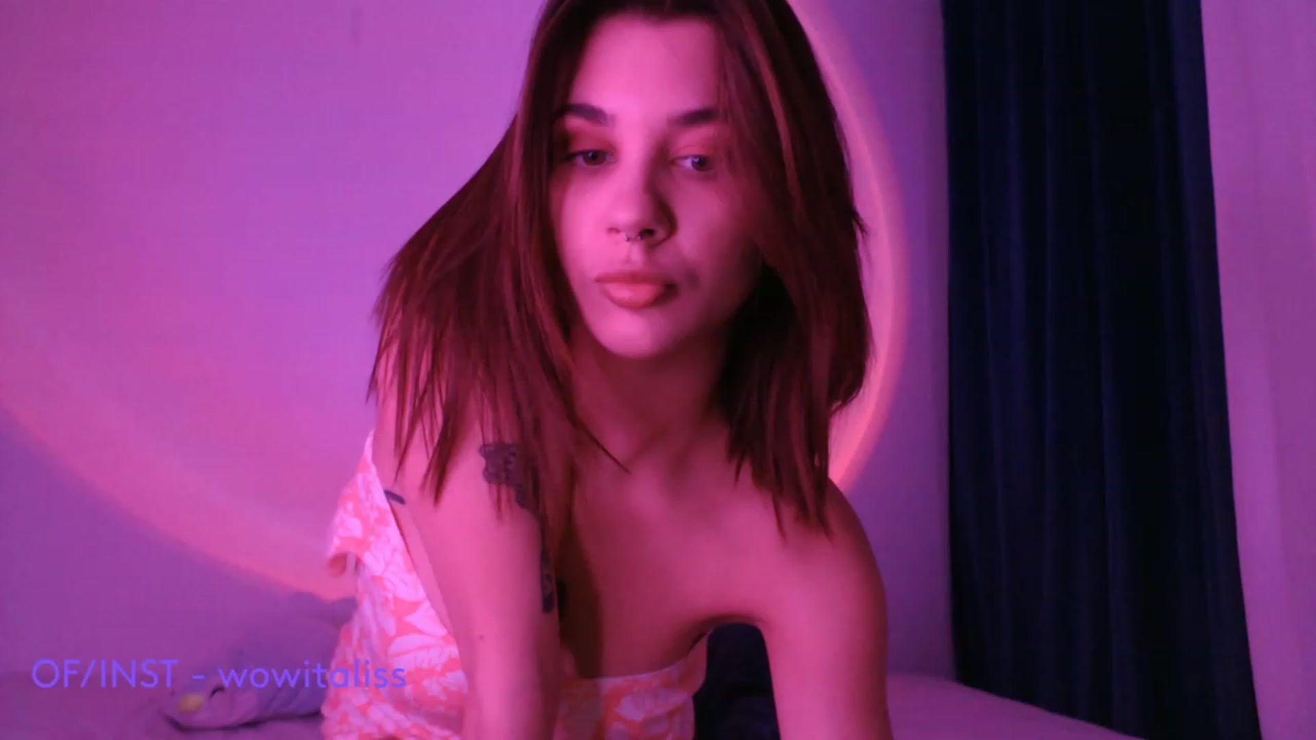 Gallery image thumbnail from alisswow's myfreecams stream on, 01/19/2023, 18:46 image 7 of 20