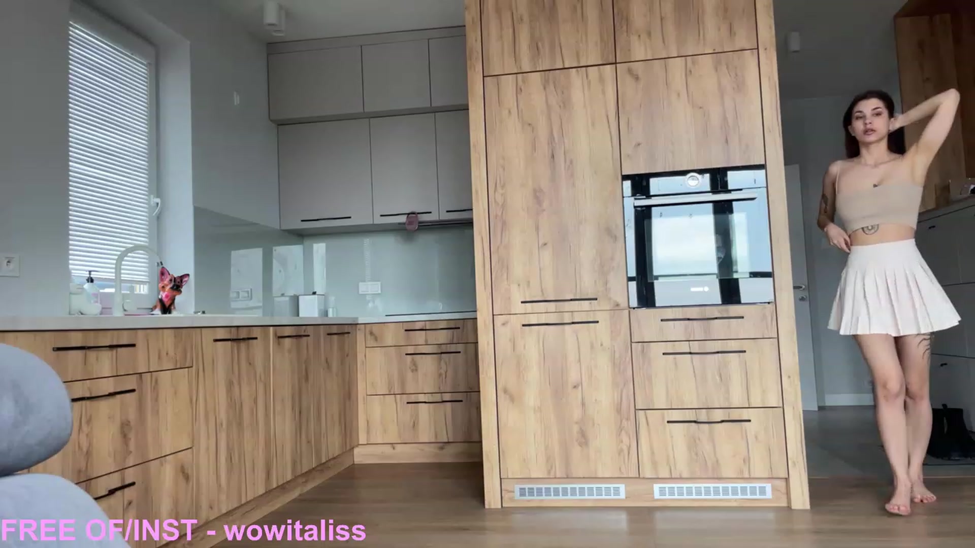 Gallery image thumbnail from alisswow's myfreecams stream on, 03/20/2023, 13:17 image 14 of 20