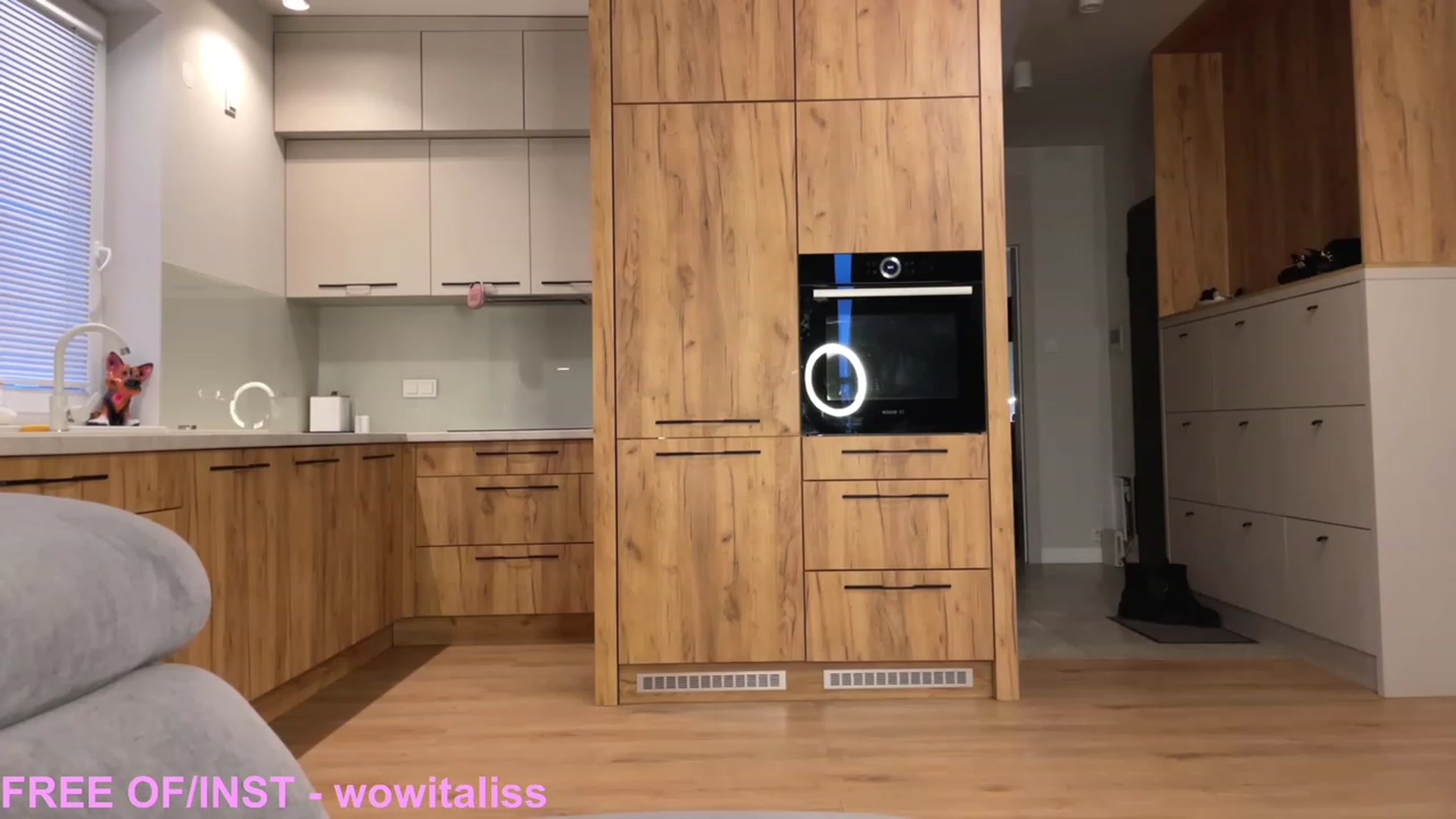Gallery image thumbnail from alisswow's myfreecams stream on, 03/28/2023, 17:12 image 15 of 20