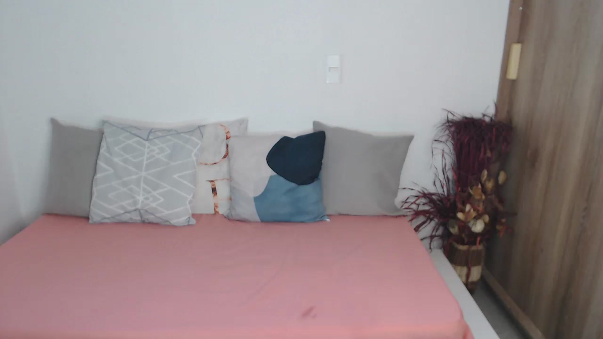 Gallery image thumbnail from alizStuar's myfreecams stream on, 07/17/2024, 21:34 image 16 of 20