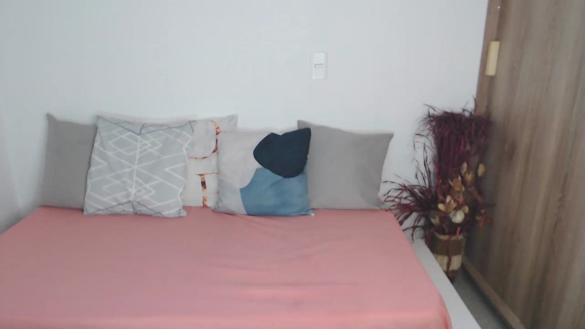 Gallery image thumbnail from alizStuar's myfreecams stream on, 07/17/2024, 22:35 image 6 of 20
