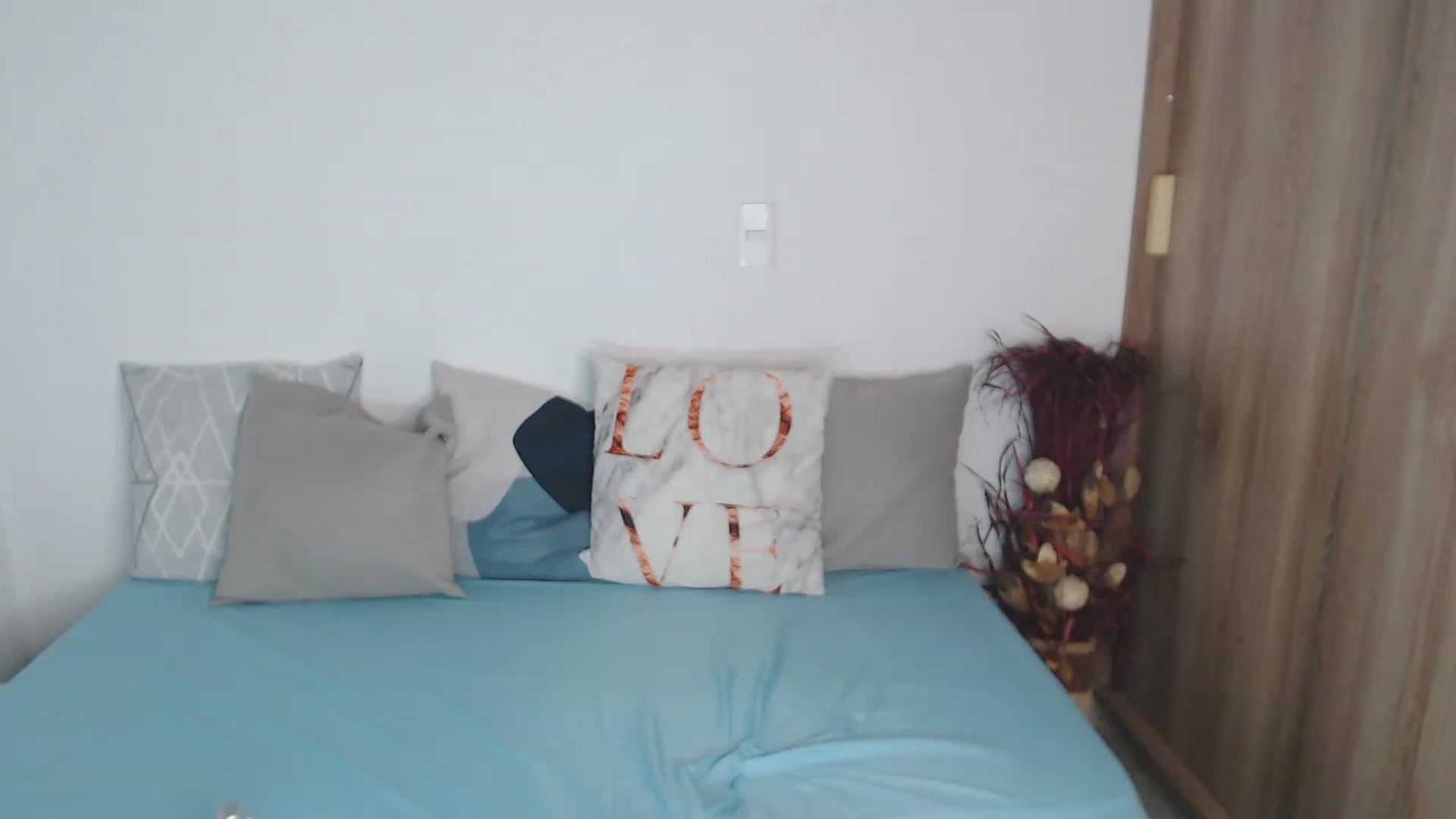 Gallery image thumbnail from alizStuar's myfreecams stream on, 08/25/2024, 24:46 image 17 of 20