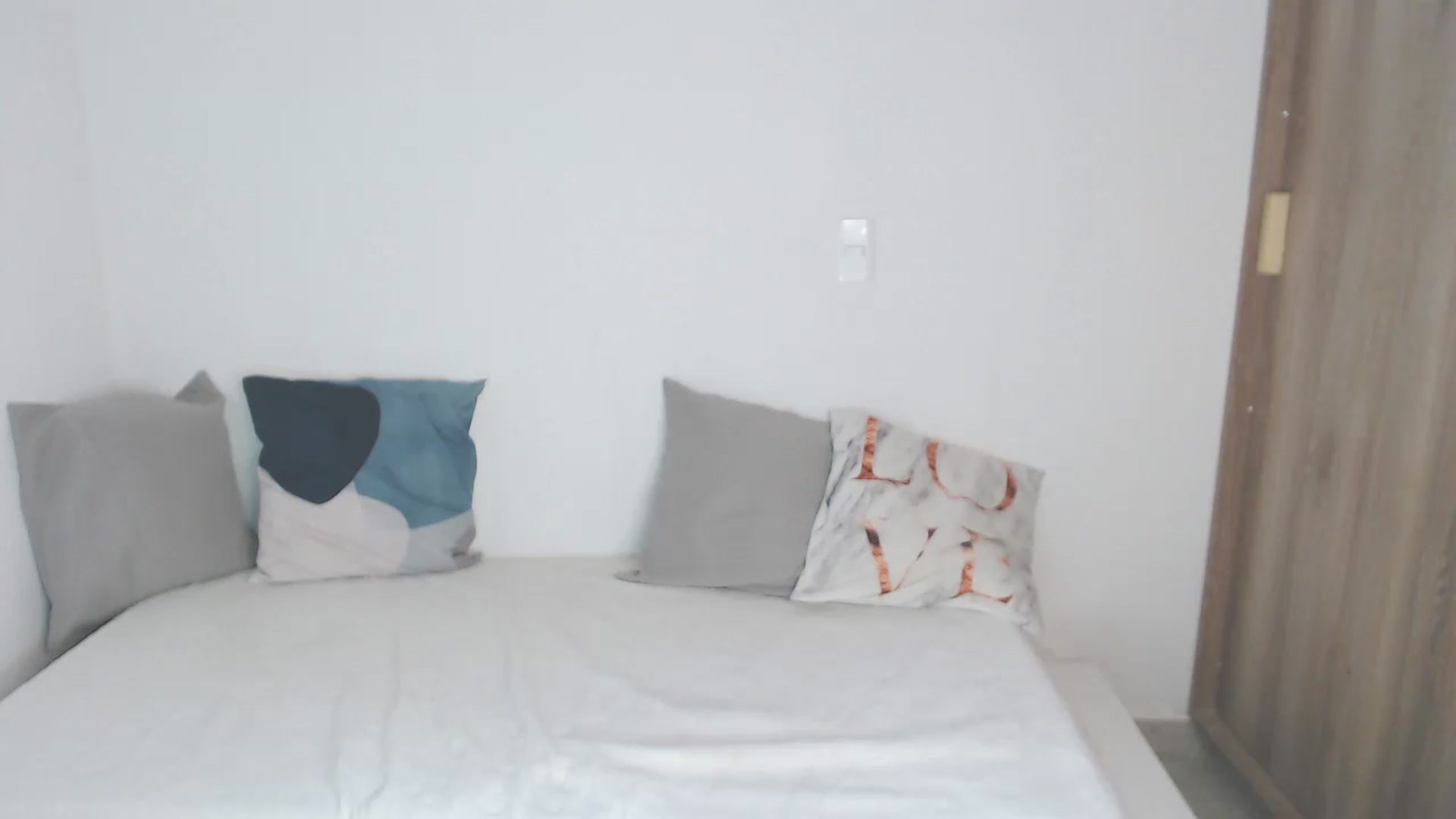 Gallery image thumbnail from alizStuar's myfreecams stream on, 10/03/2024, 21:24 image 14 of 20