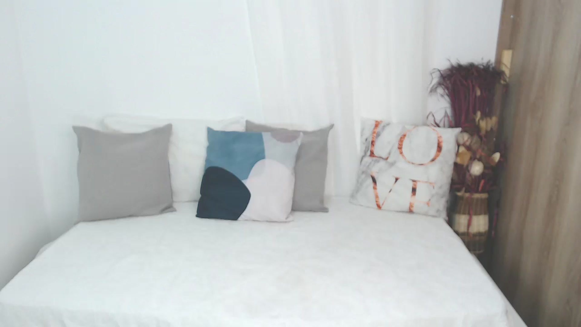Gallery image thumbnail from alizStuar's myfreecams stream on, 11/08/2024, 20:50 image 16 of 20