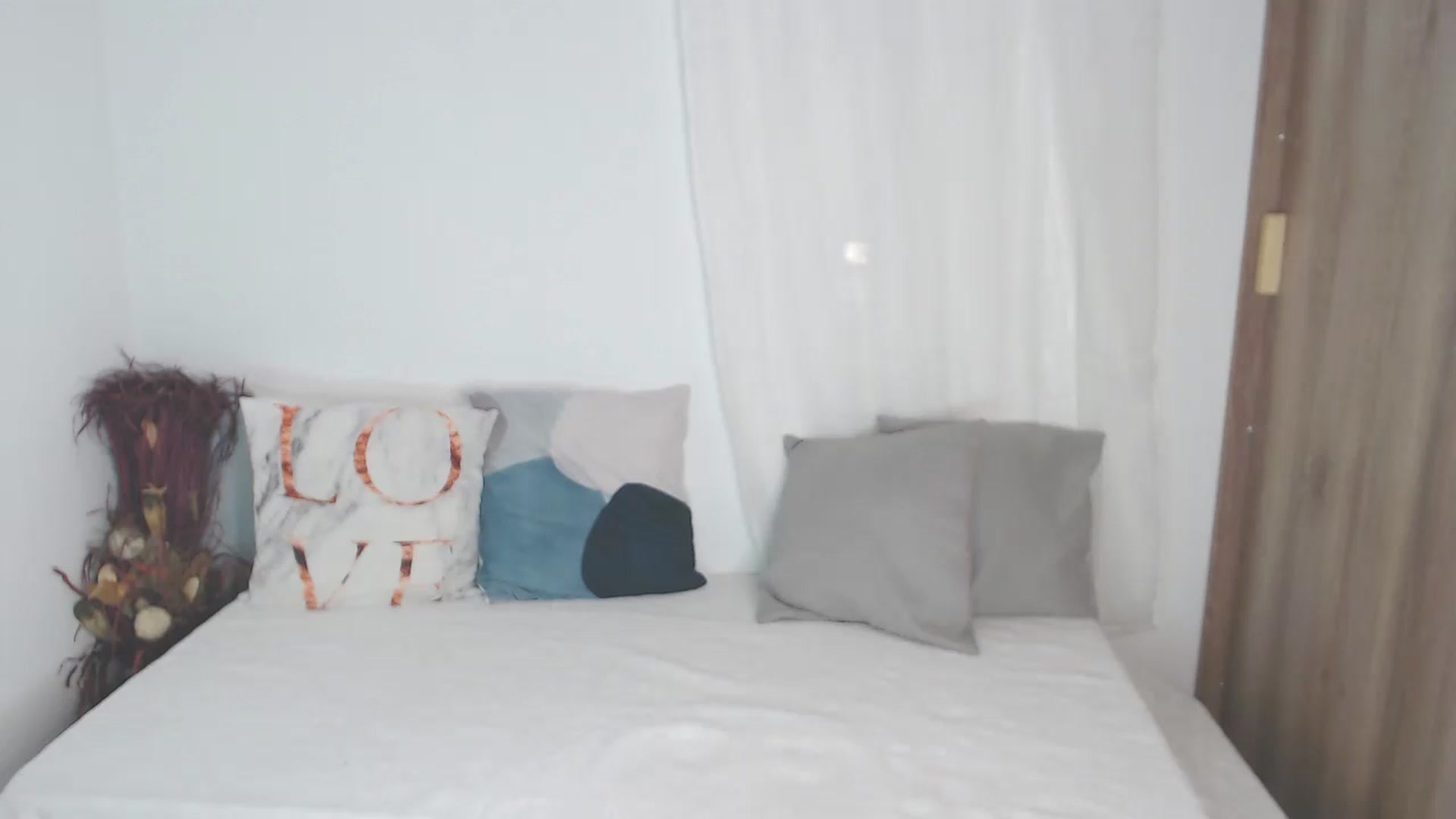 Gallery image thumbnail from alizStuar's myfreecams stream on, 12/21/2024, 22:02 image 10 of 20