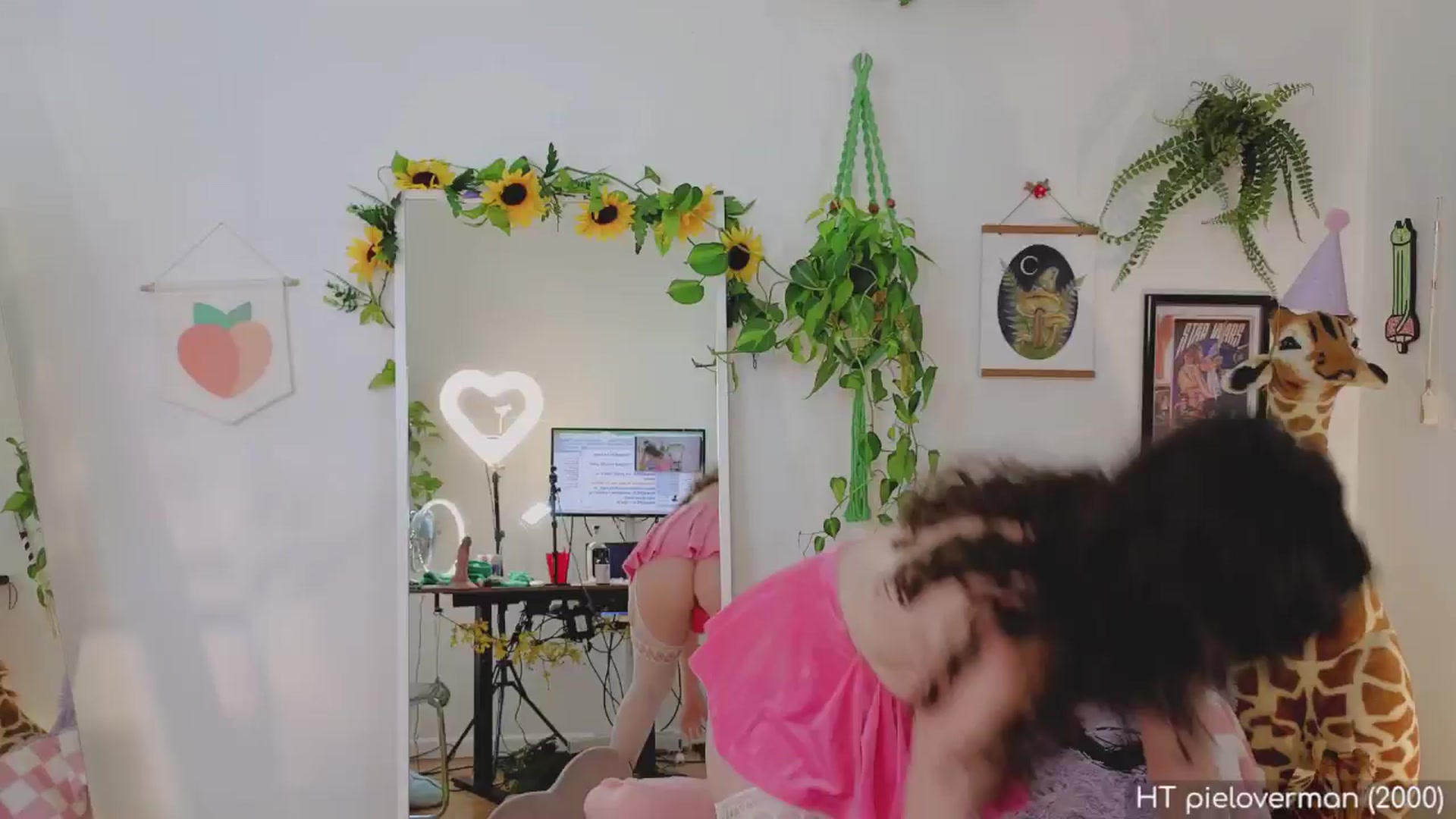 Gallery image thumbnail from alli_leigh's myfreecams stream on, 08/01/2024, 24:10 image 16 of 20