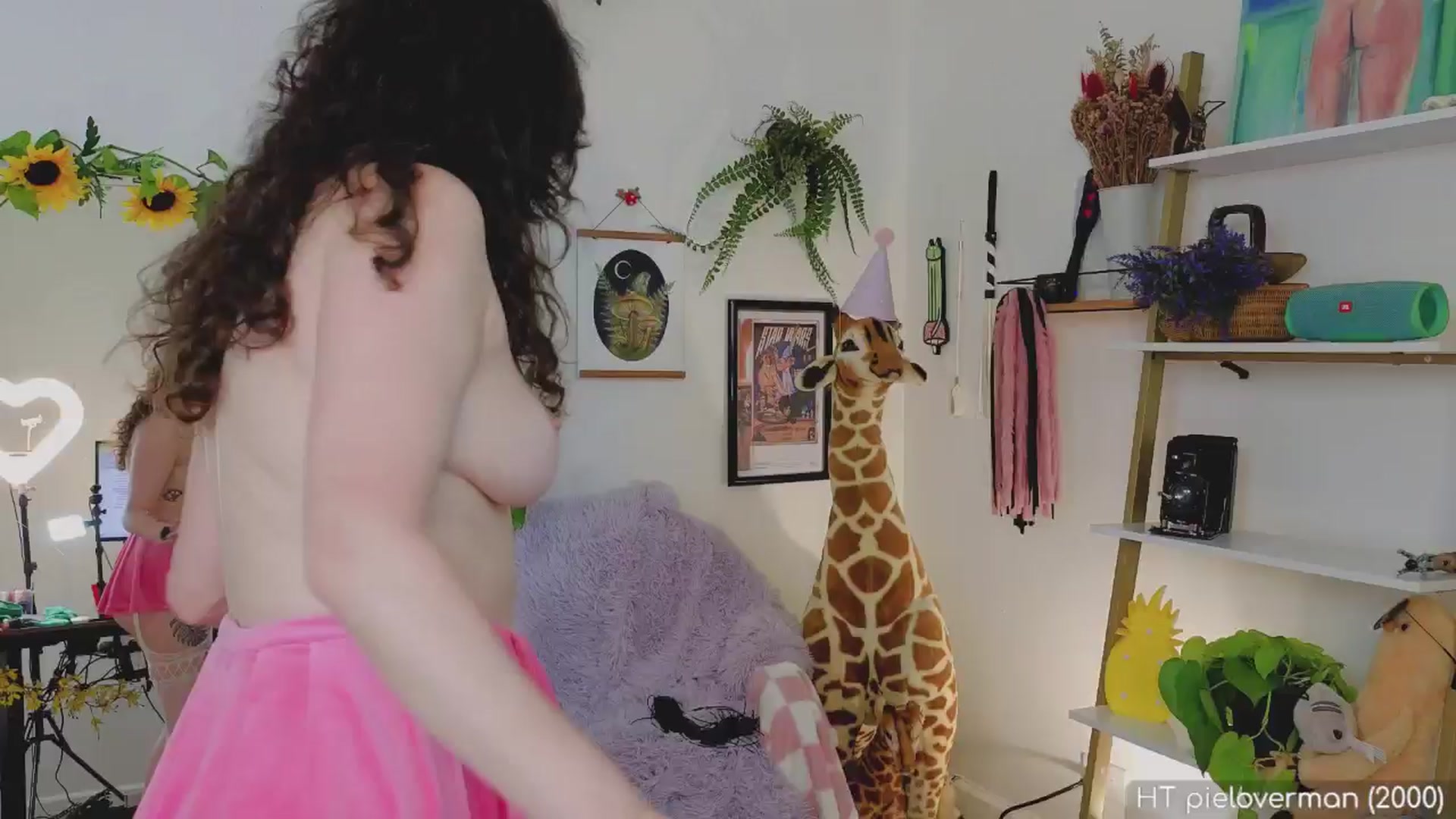 Gallery image thumbnail from alli_leigh's myfreecams stream on, 08/01/2024, 24:10 image 18 of 20