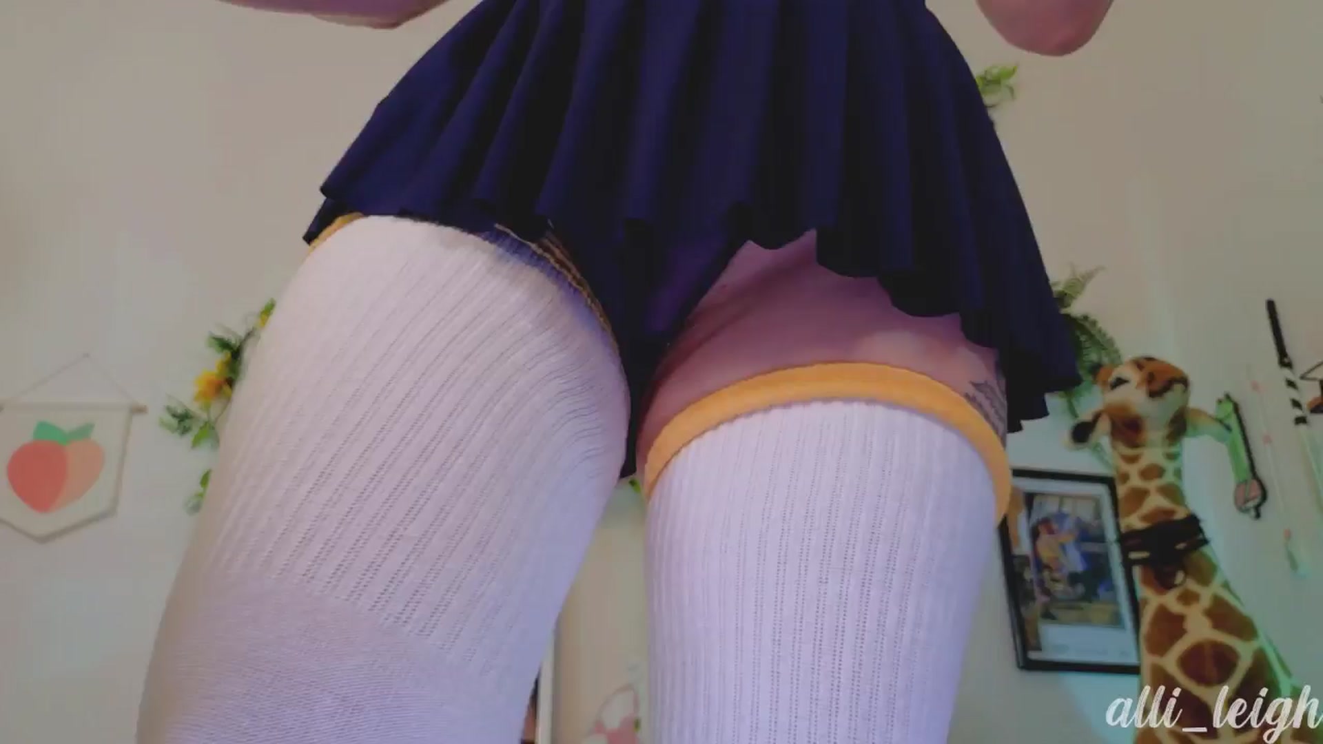 Gallery image thumbnail from alli_leigh's myfreecams stream on, 08/07/2024, 24:01 image 15 of 20