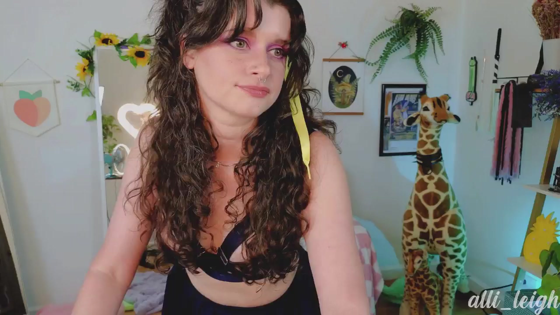 Gallery image thumbnail from alli_leigh's myfreecams stream on, 08/07/2024, 24:01 image 3 of 20