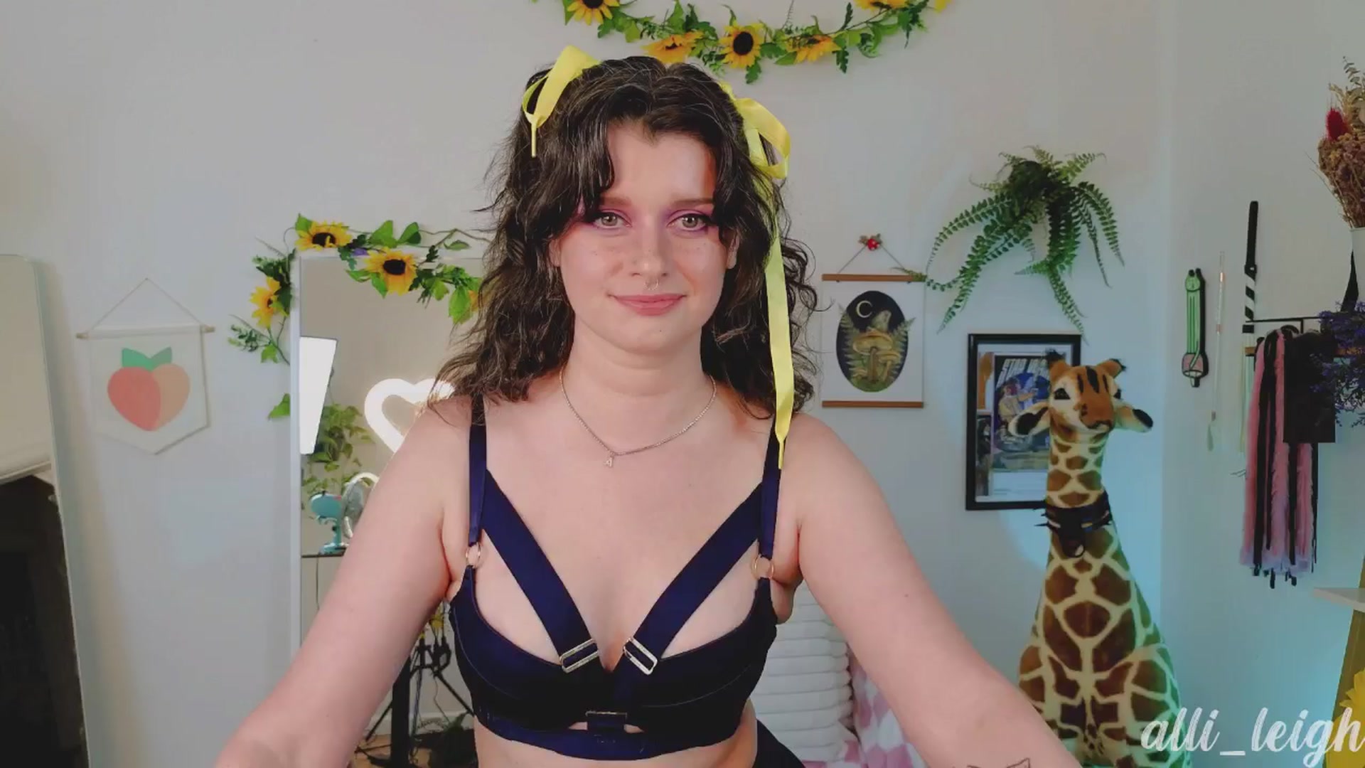 Gallery image thumbnail from alli_leigh's myfreecams stream on, 08/07/2024, 24:01 image 6 of 20