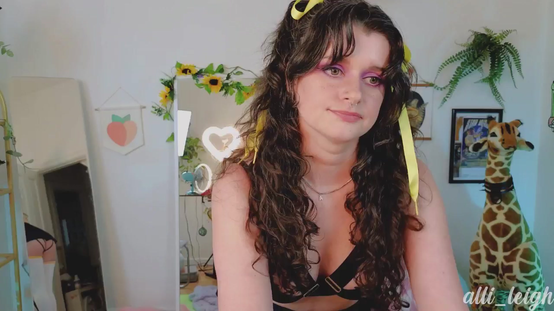 Gallery image thumbnail from alli_leigh's myfreecams stream on, 08/07/2024, 24:01 image 10 of 20