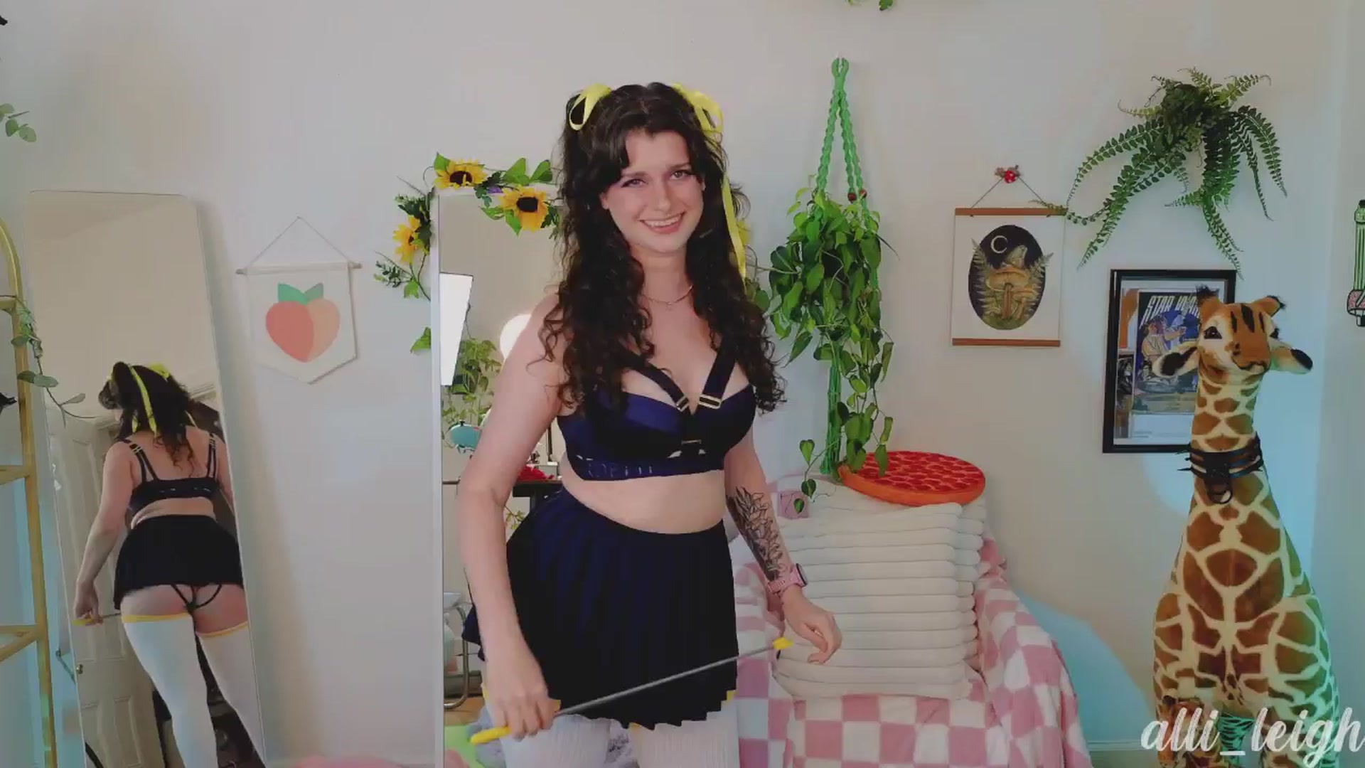 Gallery image thumbnail from alli_leigh's myfreecams stream on, 08/07/2024, 24:01 image 11 of 20