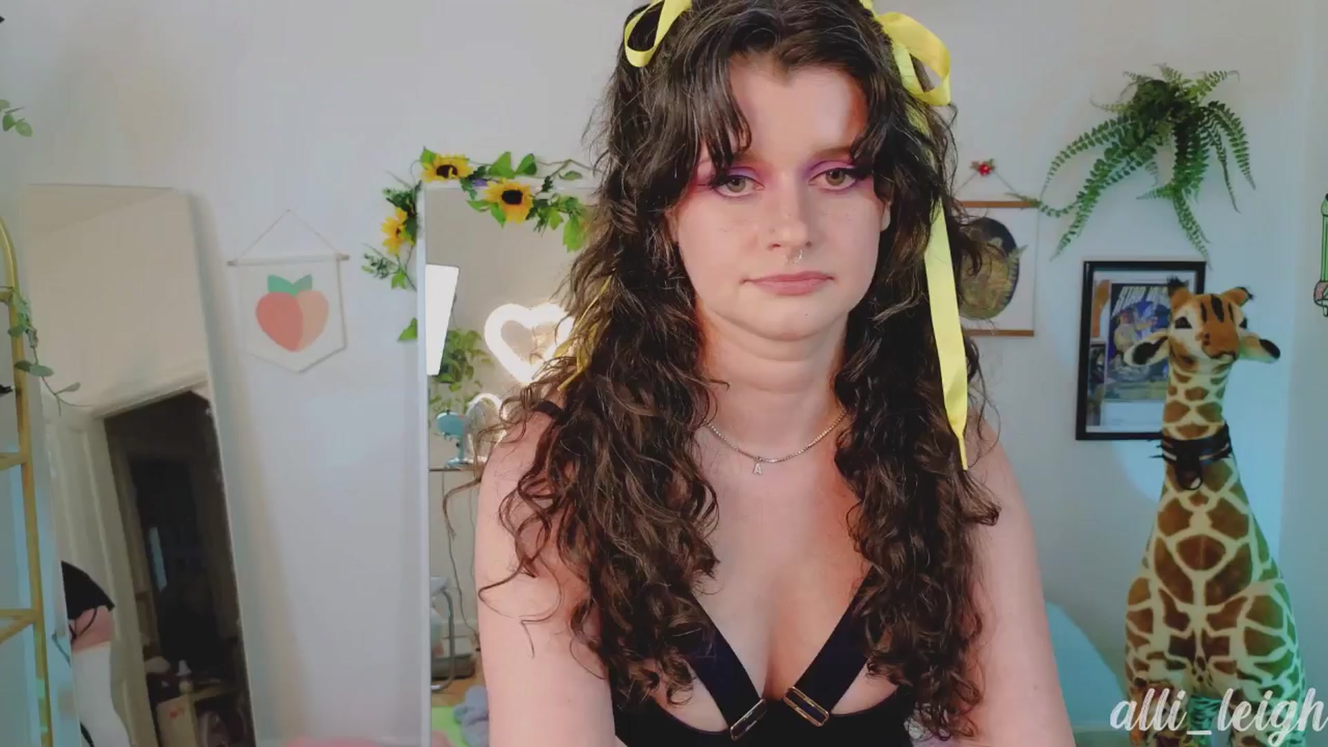Gallery image thumbnail from alli_leigh's myfreecams stream on, 08/07/2024, 24:01 image 9 of 20