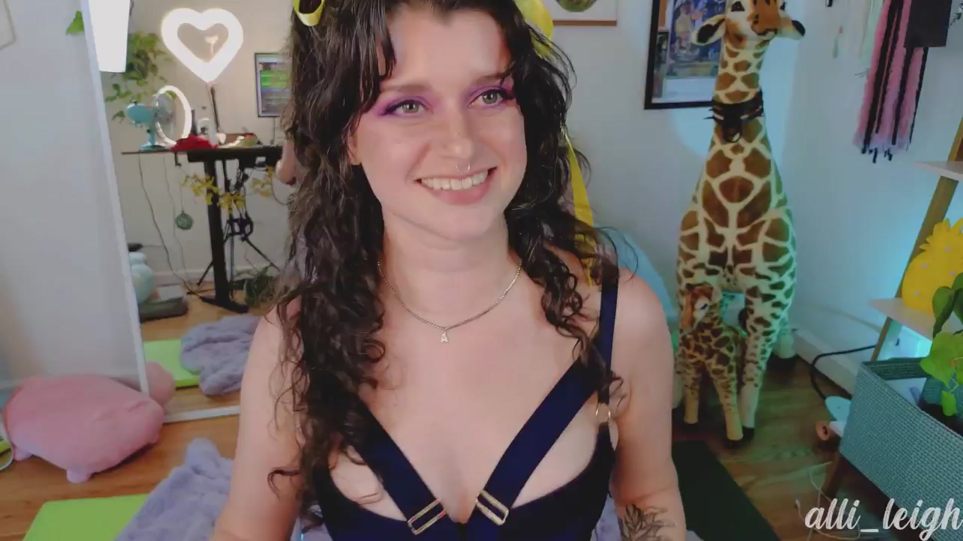 Gallery image thumbnail from alli_leigh's myfreecams stream on, 08/07/2024, 24:01 image 20 of 20