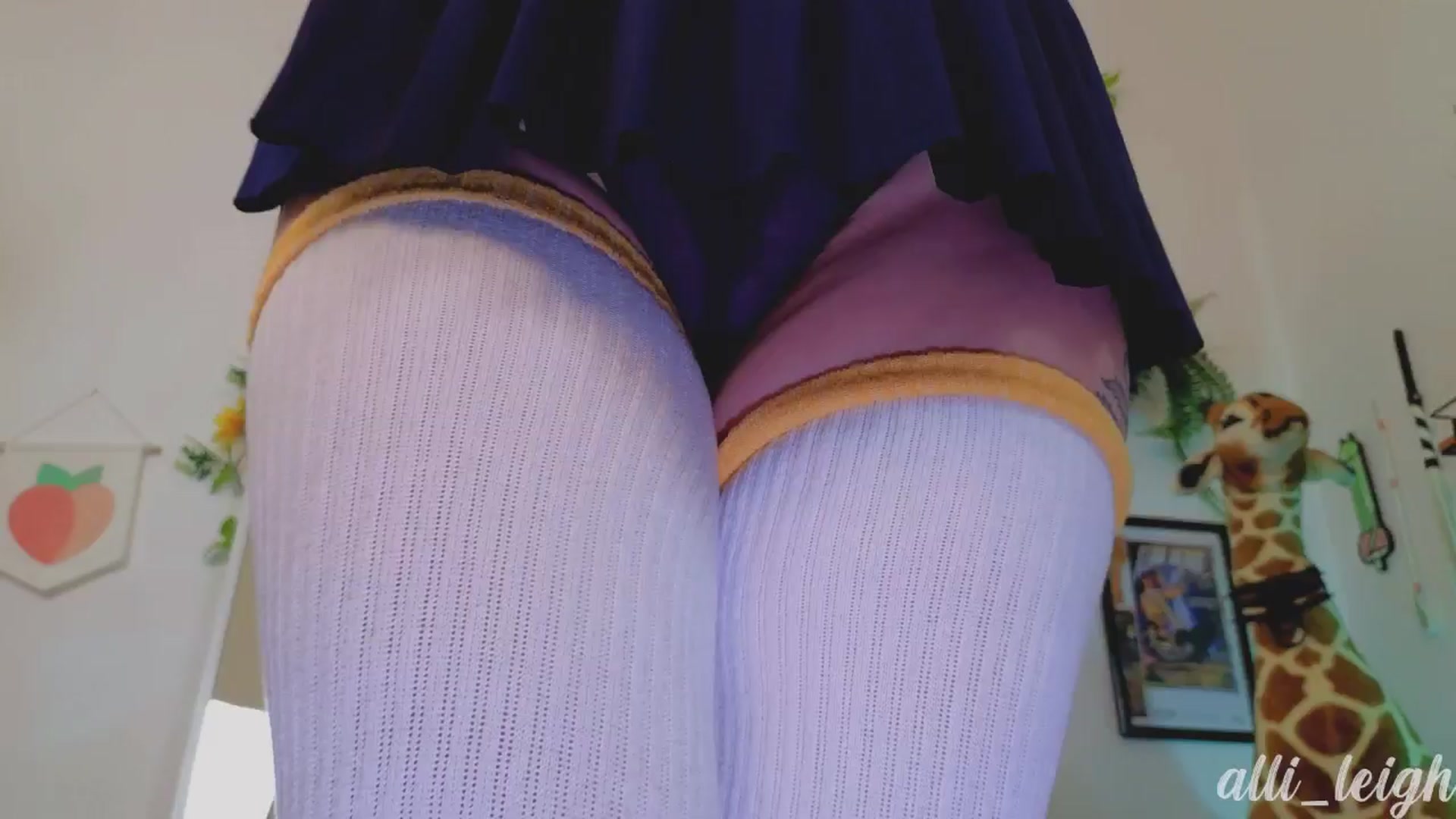 Gallery image thumbnail from alli_leigh's myfreecams stream on, 08/07/2024, 24:01 image 14 of 20