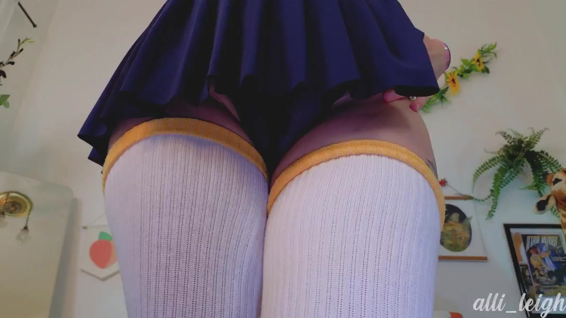 Gallery image thumbnail from alli_leigh's myfreecams stream on, 08/07/2024, 24:01 image 18 of 20