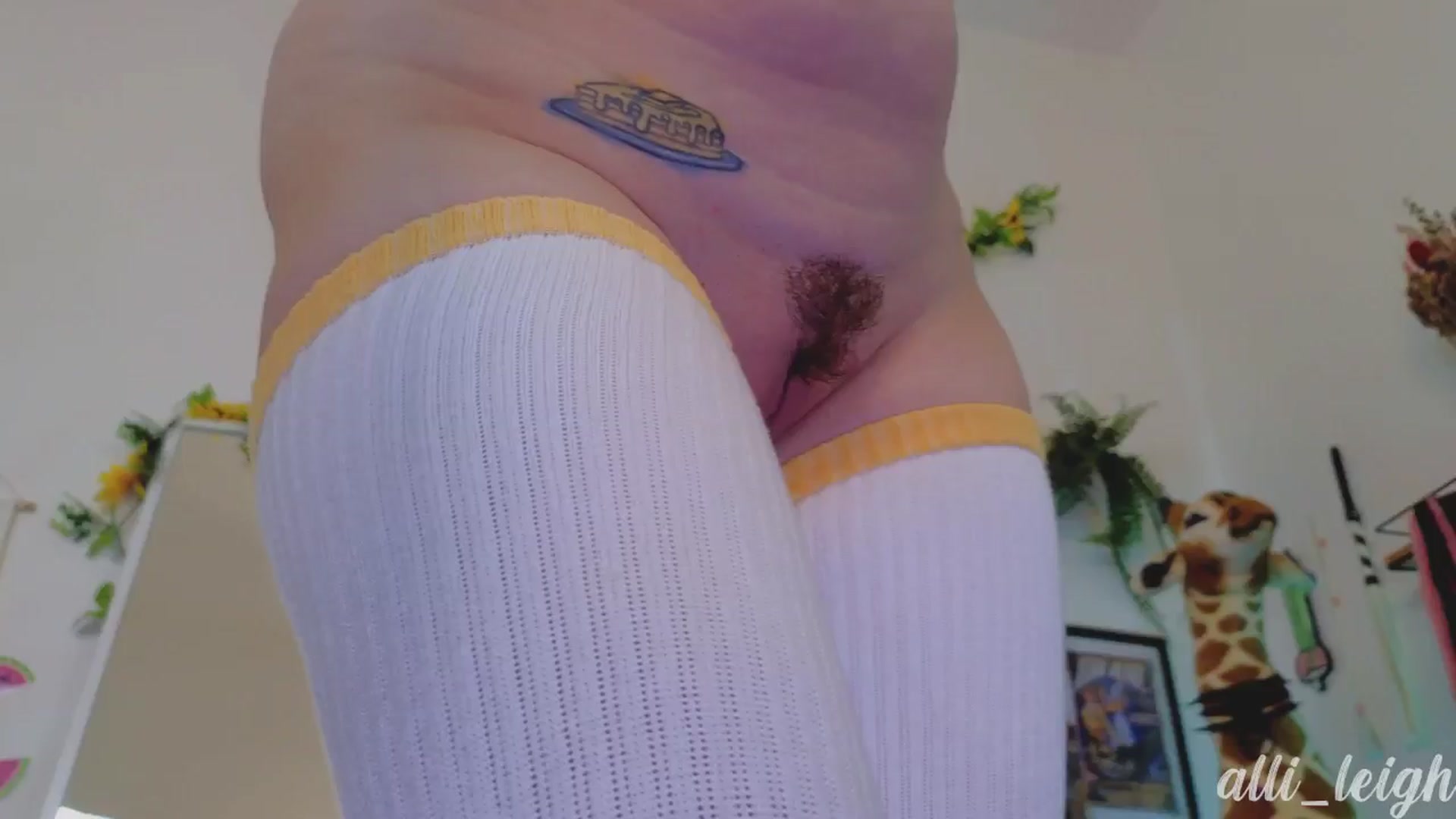 Gallery image thumbnail from alli_leigh's myfreecams stream on, 08/07/2024, 03:06 image 6 of 20
