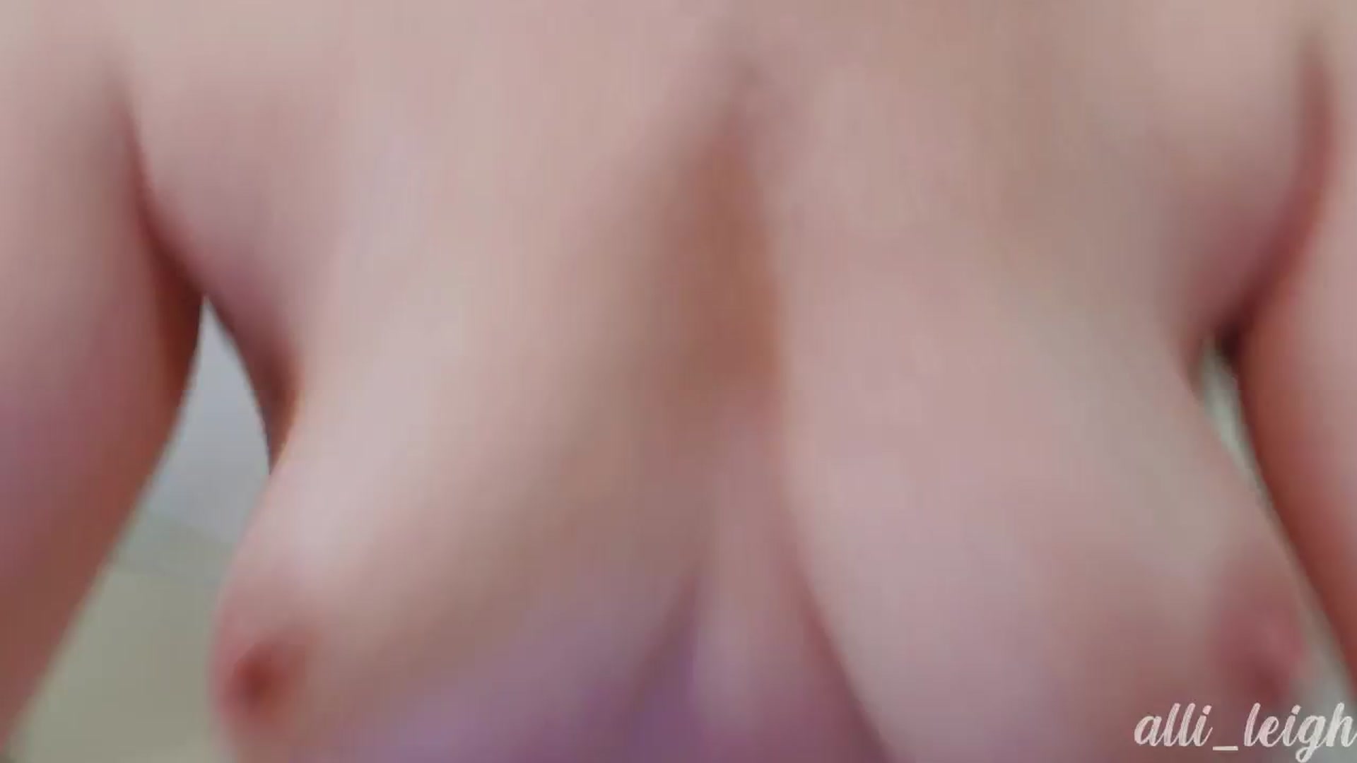 Gallery image thumbnail from alli_leigh's myfreecams stream on, 08/09/2024, 01:52 image 7 of 20