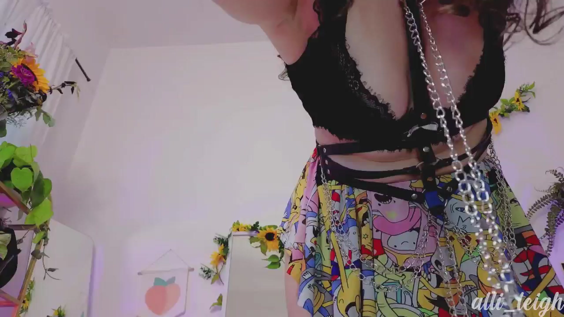 Gallery image thumbnail from alli_leigh's myfreecams stream on, 08/11/2024, 24:35 image 2 of 20