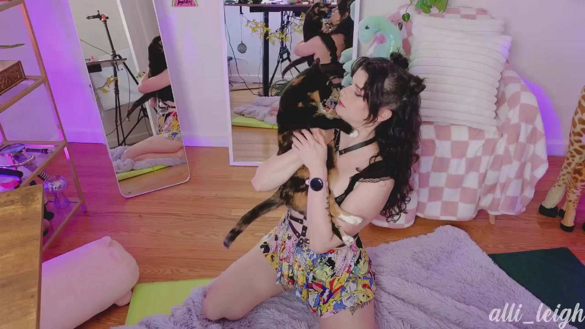 Gallery image thumbnail from alli_leigh's myfreecams stream on, 08/11/2024, 24:35 image 11 of 20