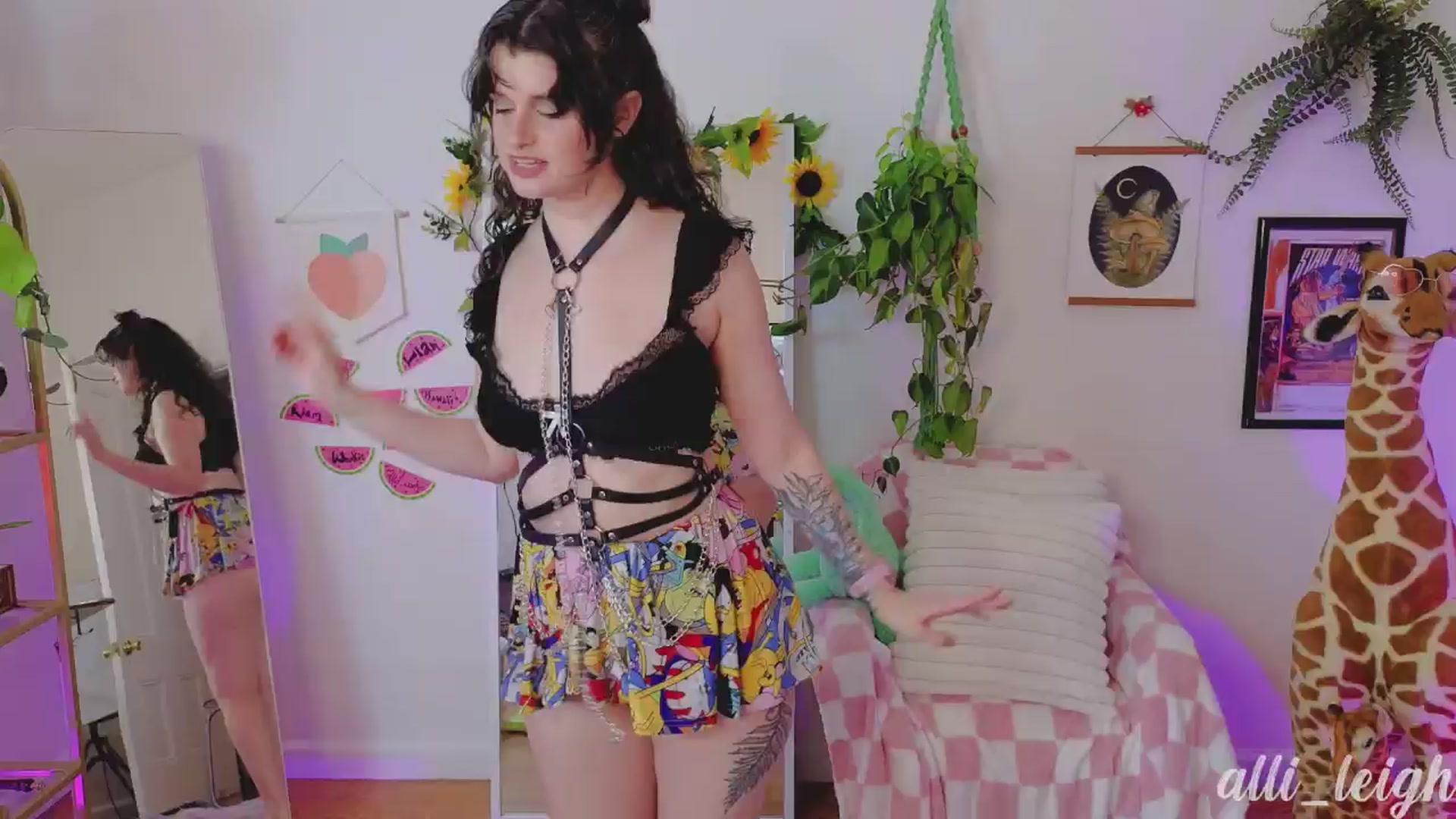 Gallery image thumbnail from alli_leigh's myfreecams stream on, 08/11/2024, 01:23 image 2 of 20