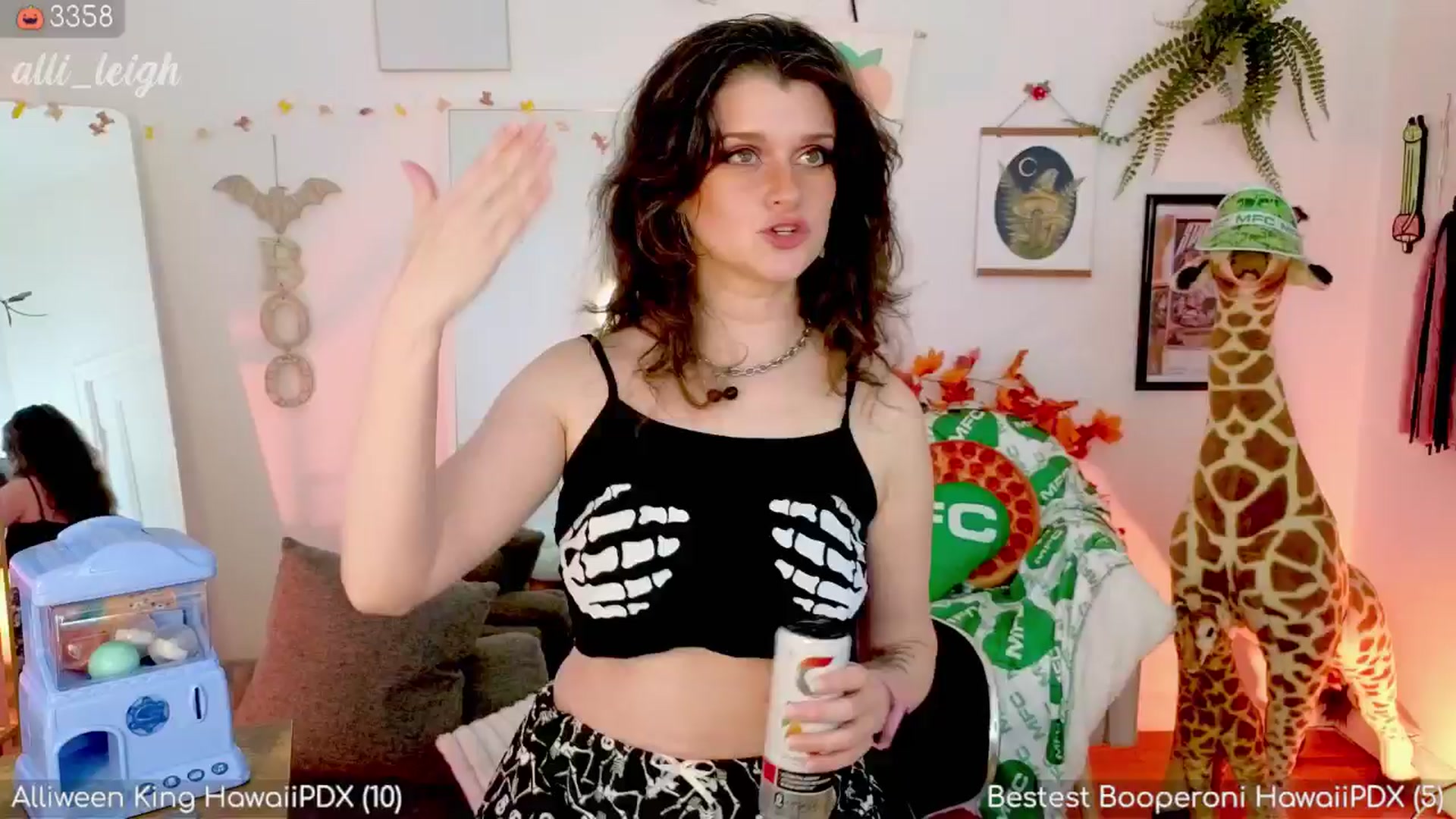 Gallery image thumbnail from alli_leigh's myfreecams stream on, 10/04/2024, 02:05 image 1 of 20