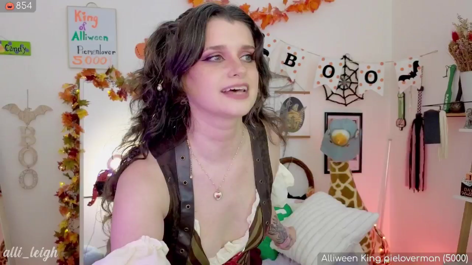 Gallery image thumbnail from alli_leigh's myfreecams stream on, 10/19/2024, 03:27 image 7 of 20
