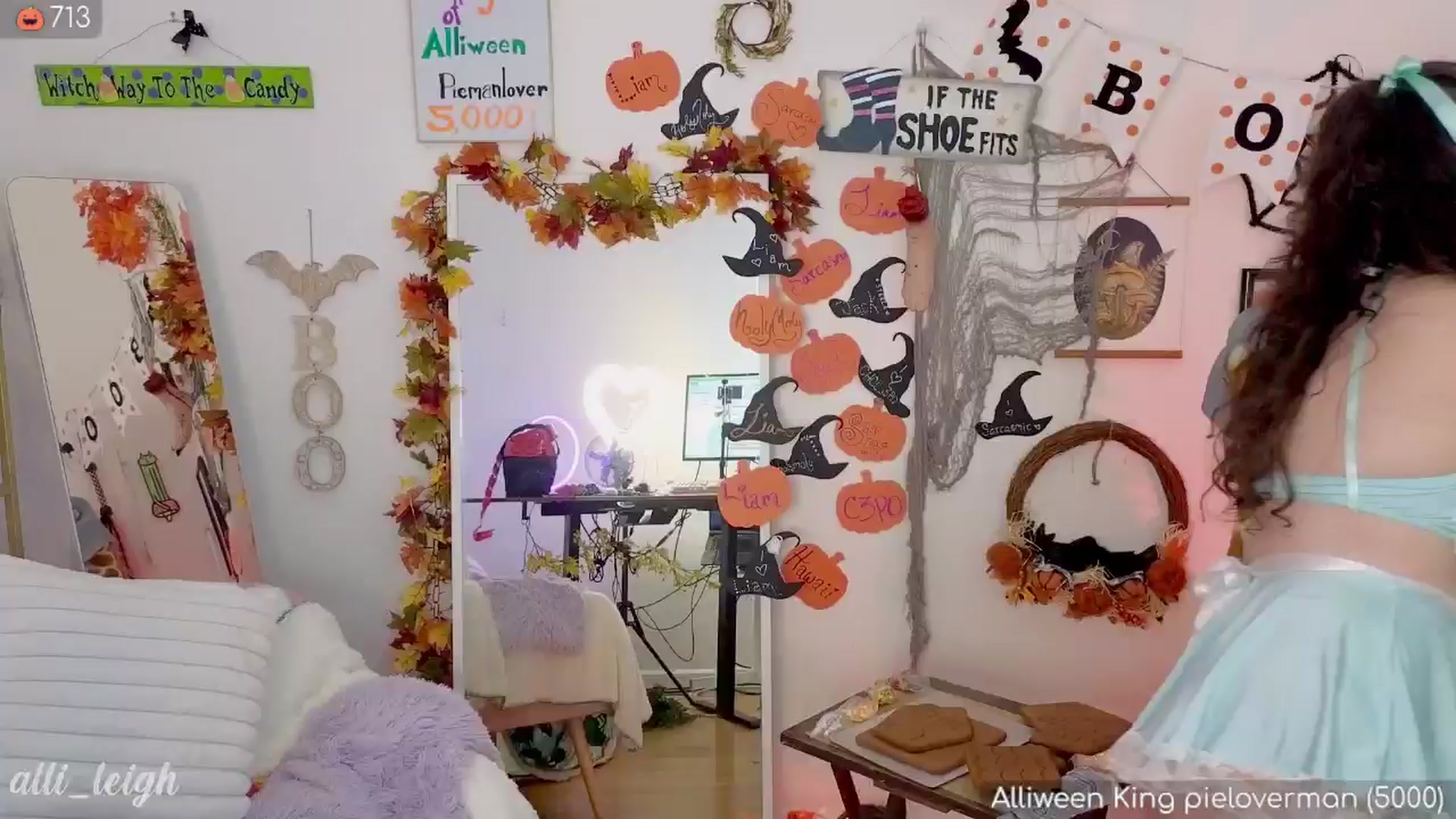 Gallery image thumbnail from alli_leigh's myfreecams stream on, 10/20/2024, 23:43 image 1 of 20