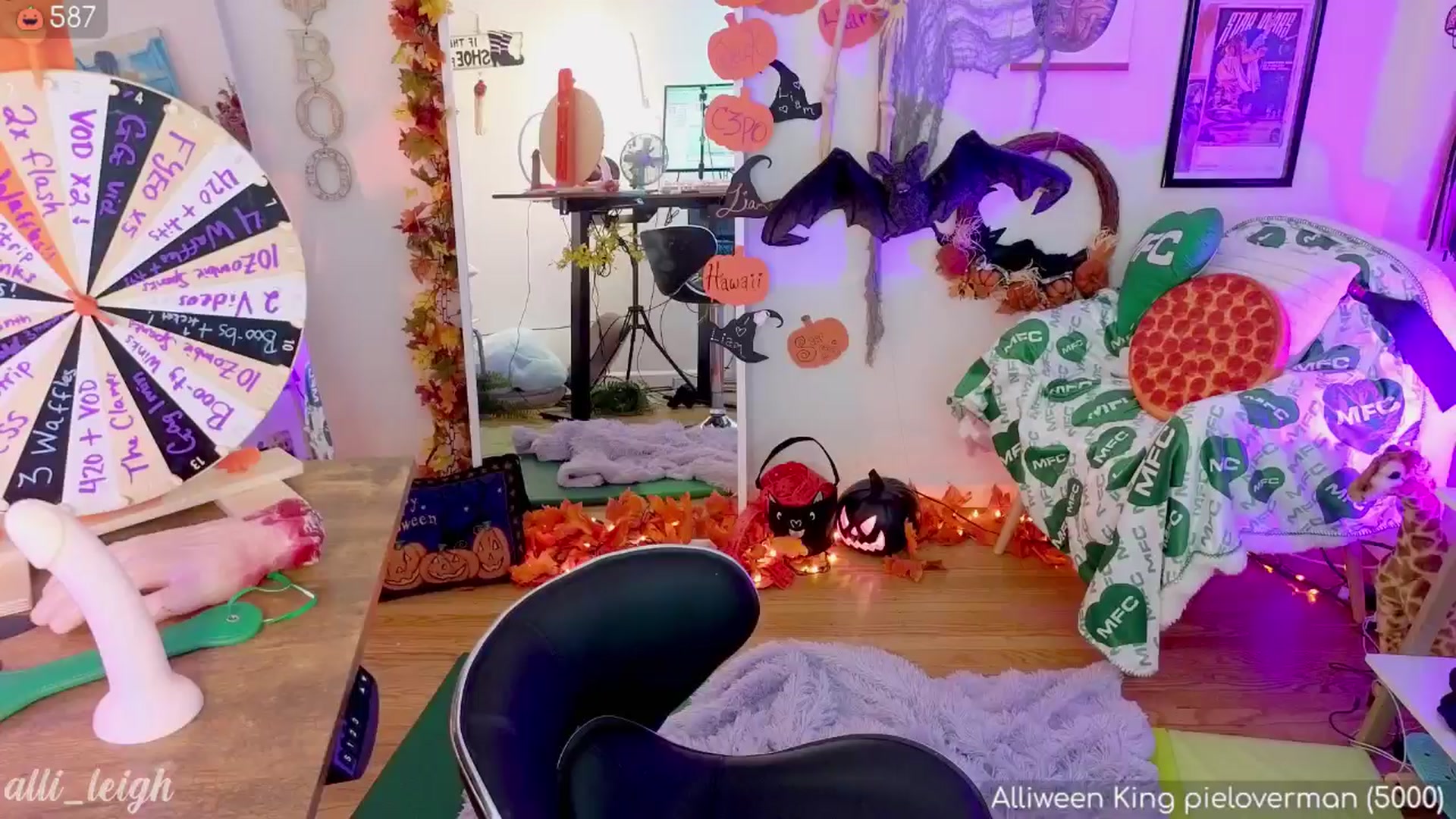Gallery image thumbnail from alli_leigh's myfreecams stream on, 10/30/2024, 03:21 image 2 of 20